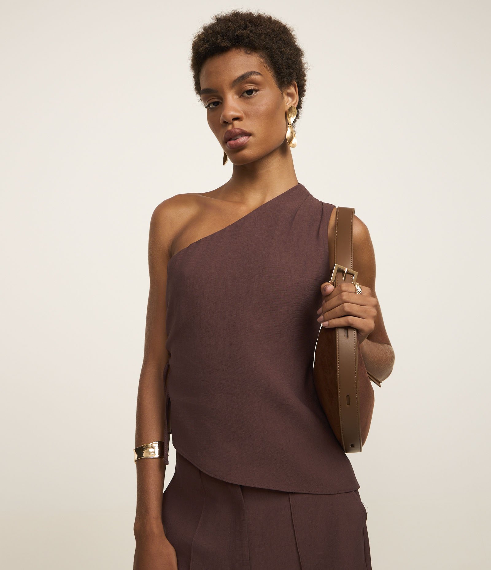 Blusa Alfaiatada Ombro Só em Viscose com Regulador Lateral 1