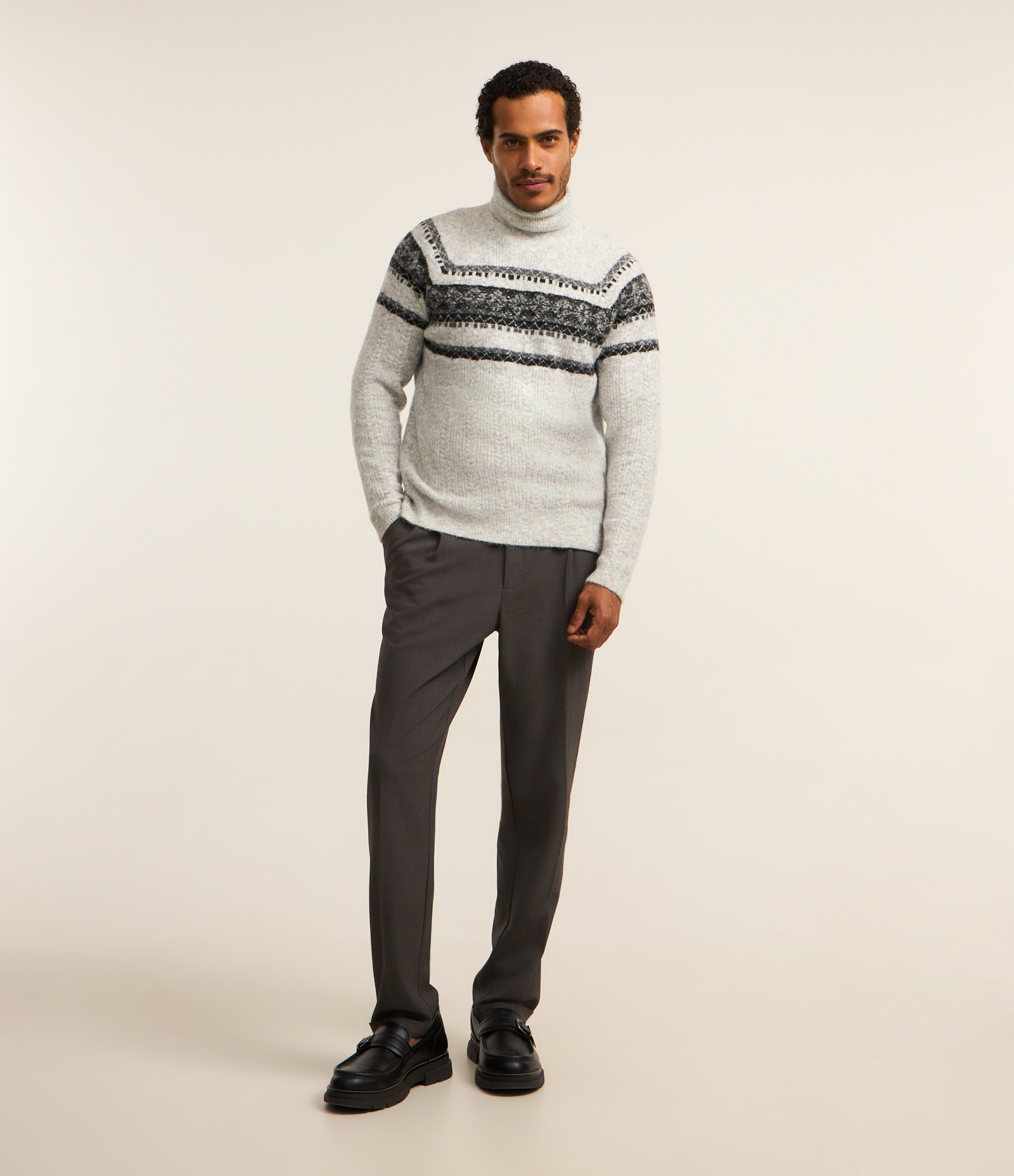 Sueter em Tricô com Textura Jacquard e Estampa Étnica Cinza 2