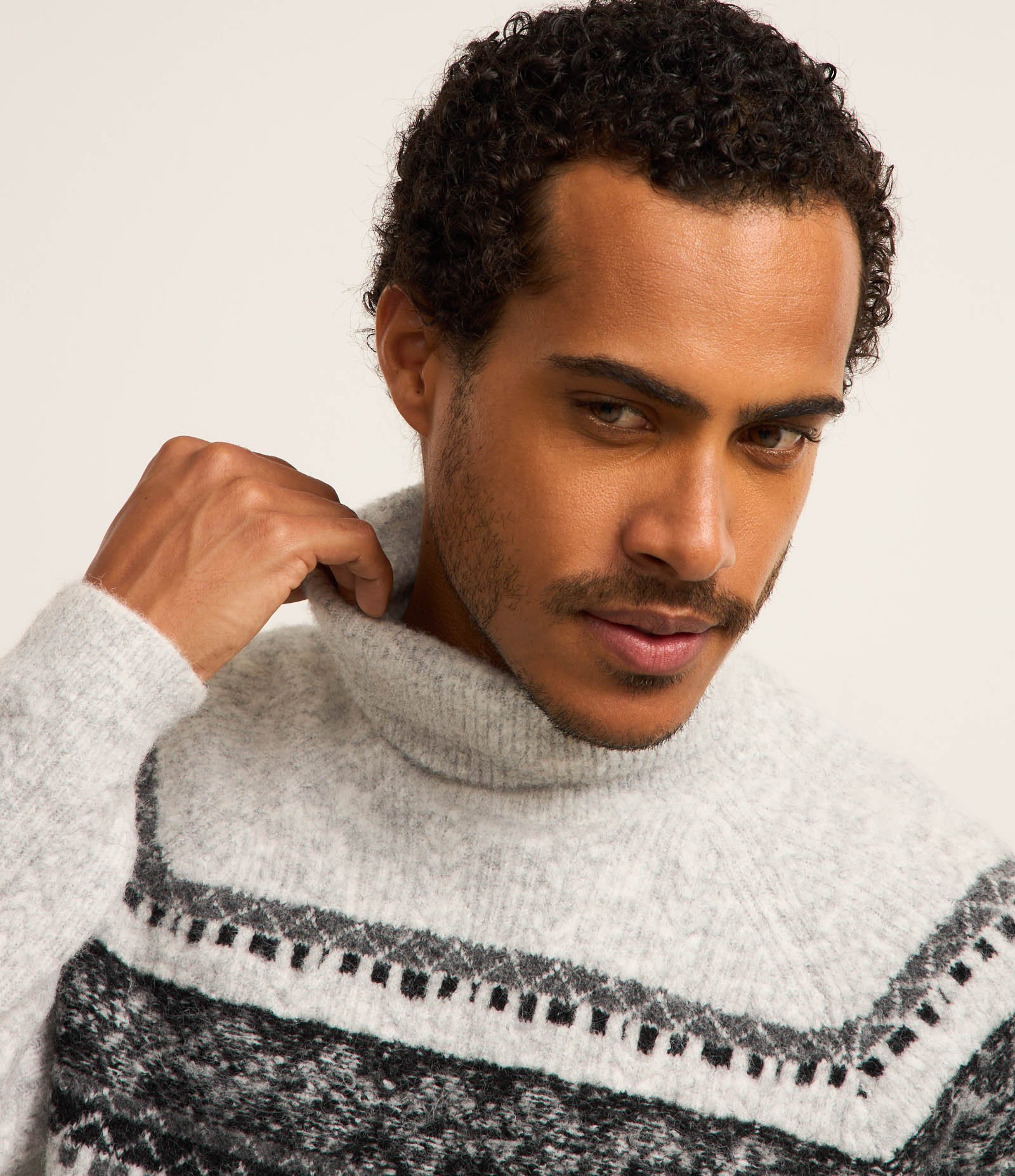 Sueter em Tricô com Textura Jacquard e Estampa Étnica Cinza 3