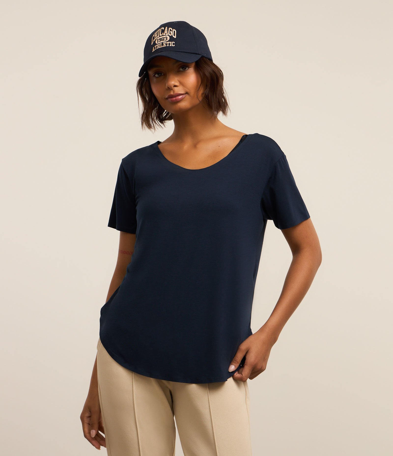 Camiseta Oversized Esportiva em Microfibra com Barra Arredondada Azul Marinho 2