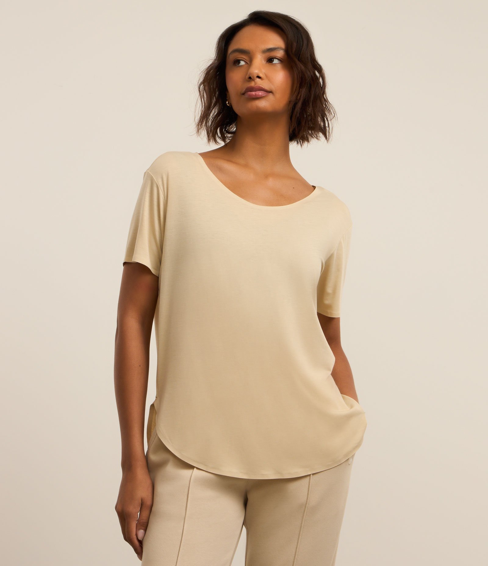 Camiseta Oversized Esportiva em Microfibra com Barra Arredondada Bege 2