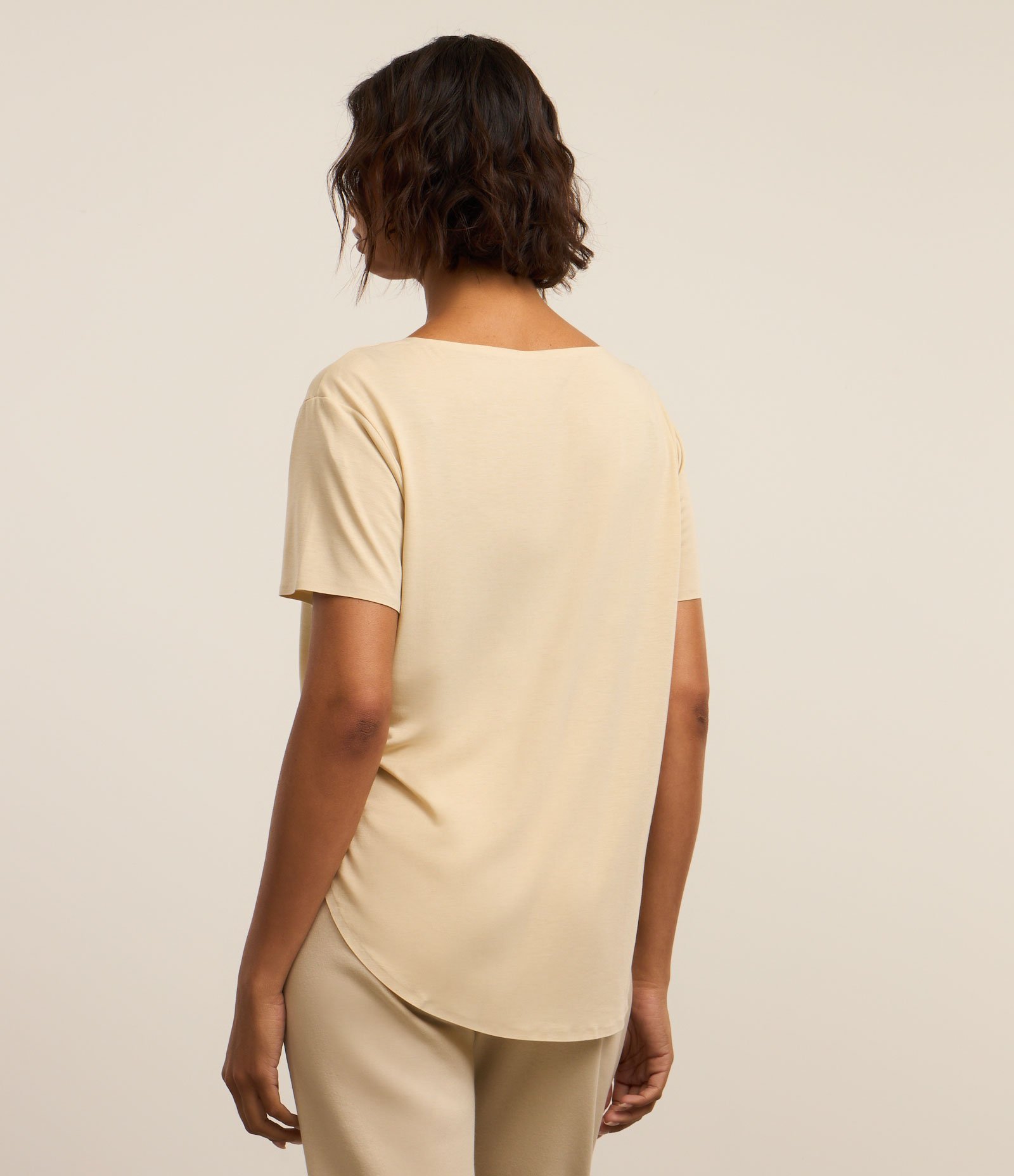 Camiseta Oversized Esportiva em Microfibra com Barra Arredondada Bege 3