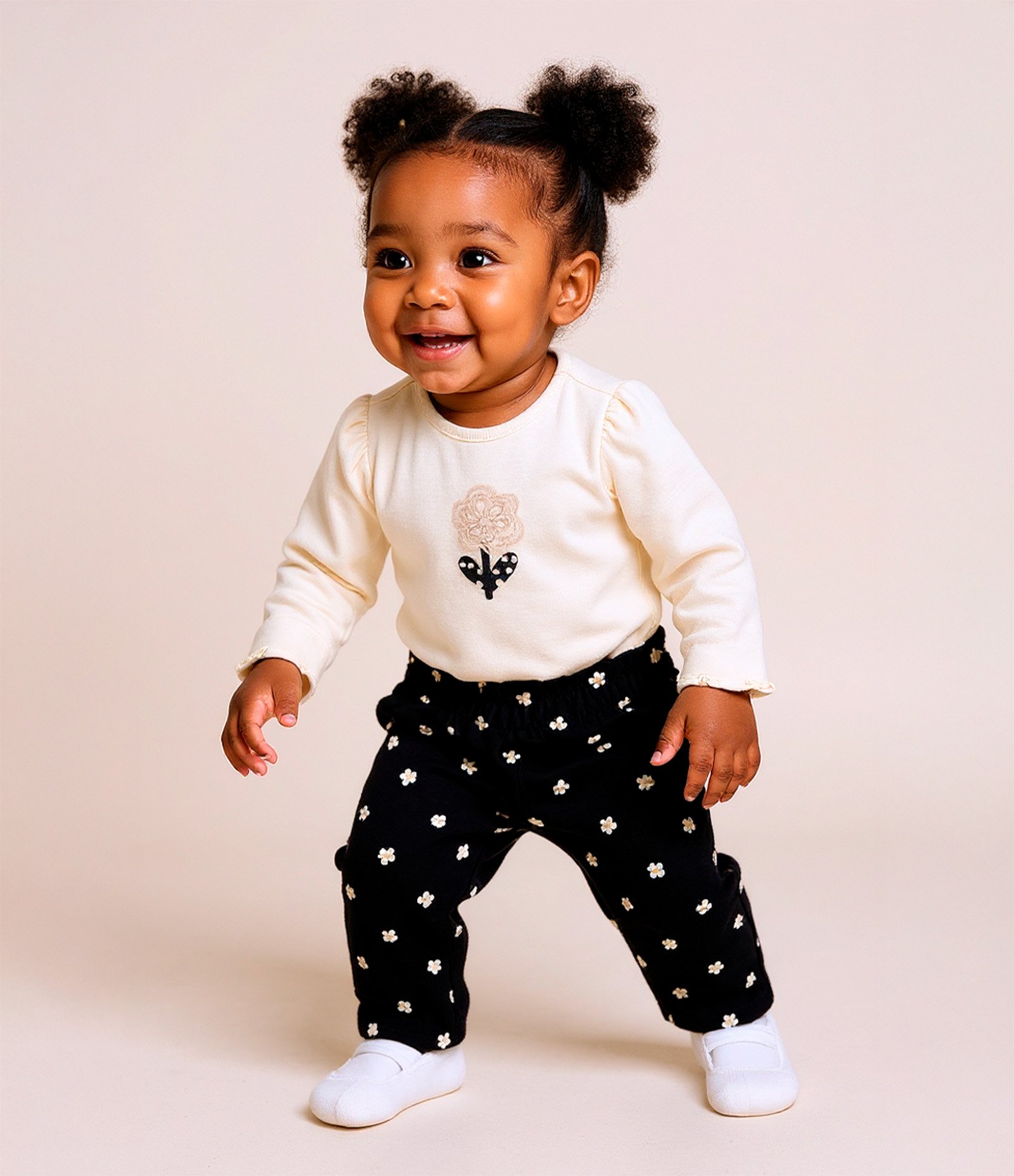 Conjunto Infantil com Estampa Florzinhas - Tam 0 a 18 meses Bege/Preto 1