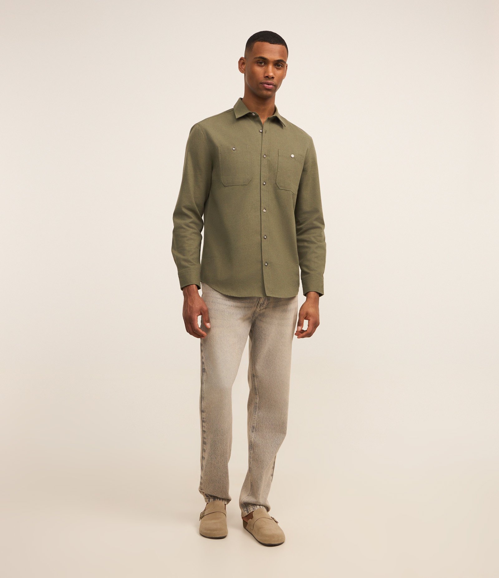 Camisa Regular em Flanela com 02 Bolsos Verde 2