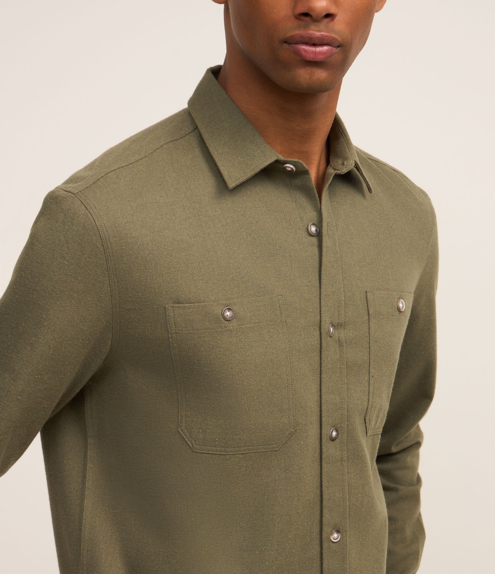 Camisa Regular em Flanela com 02 Bolsos Verde 3