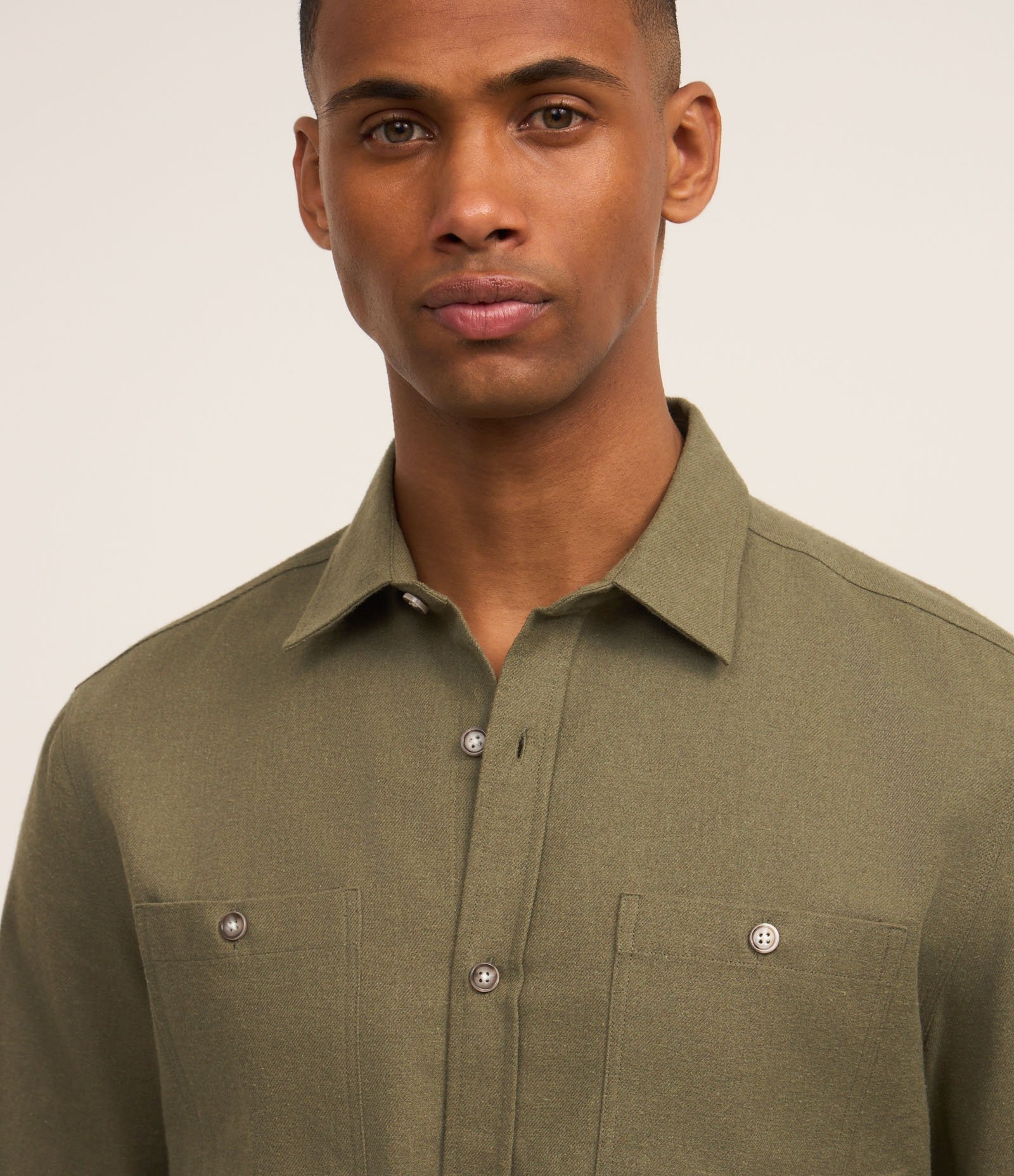 Camisa Regular em Flanela com 02 Bolsos Verde 4