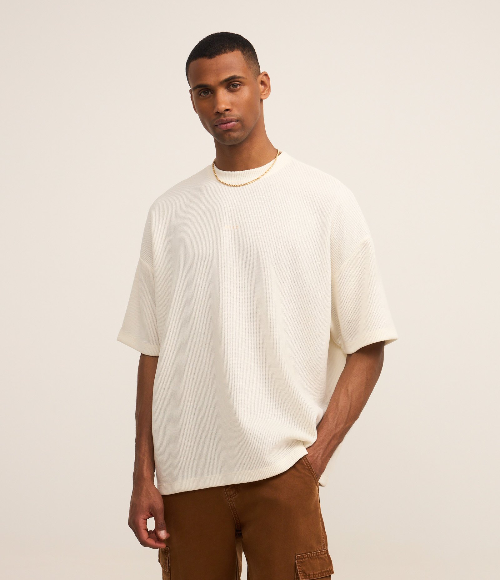 Camiseta em Cotelê com Bordado Lettering Branco 1