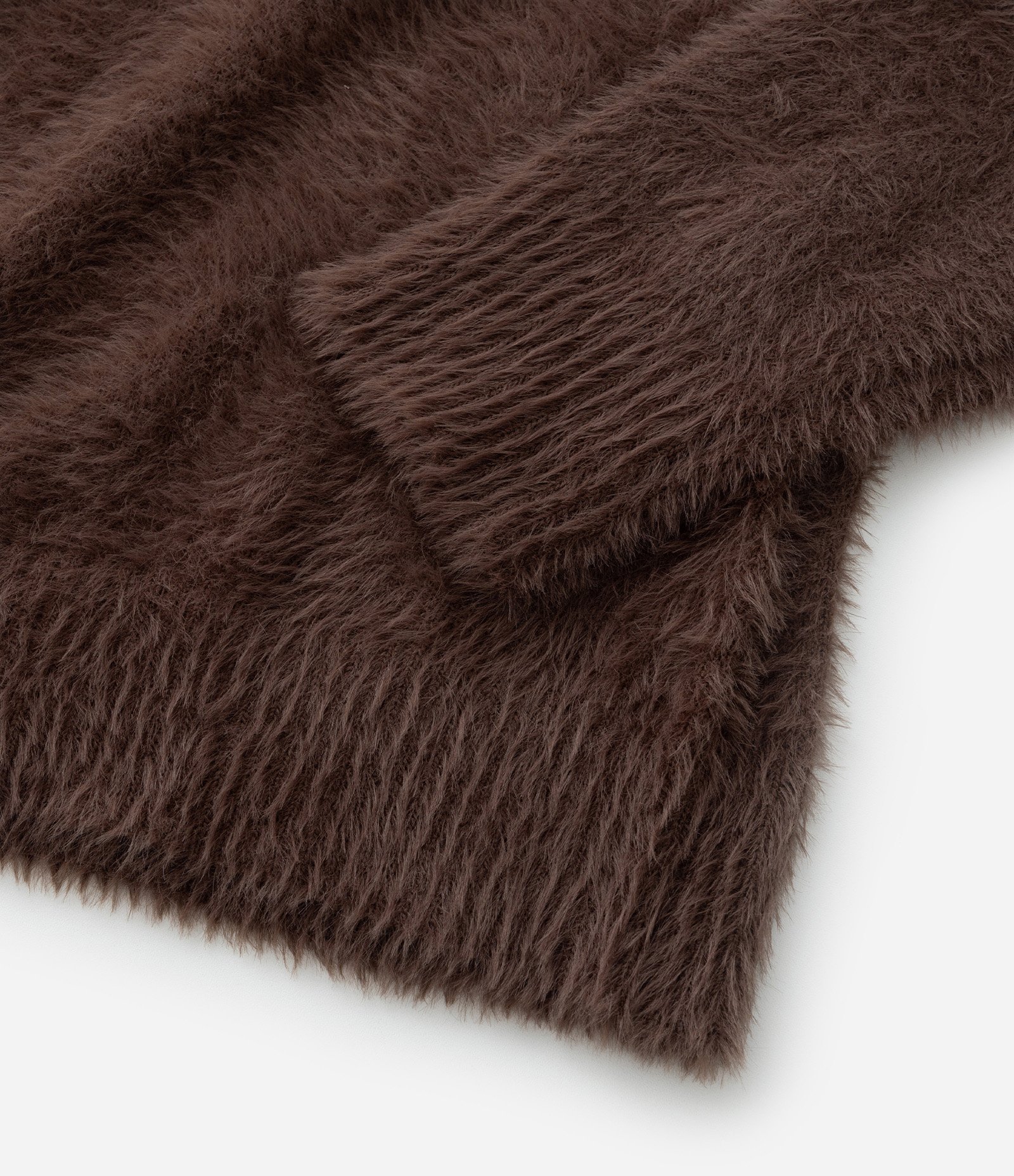 Suéter Alongado em Tricô Peludinho Curve & Plus Size Marrom 9