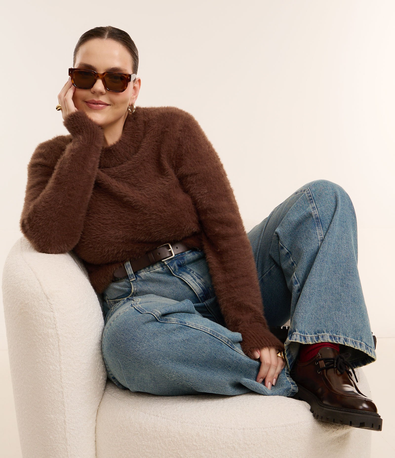 Suéter Alongado em Tricô Peludinho Curve & Plus Size Marrom 1