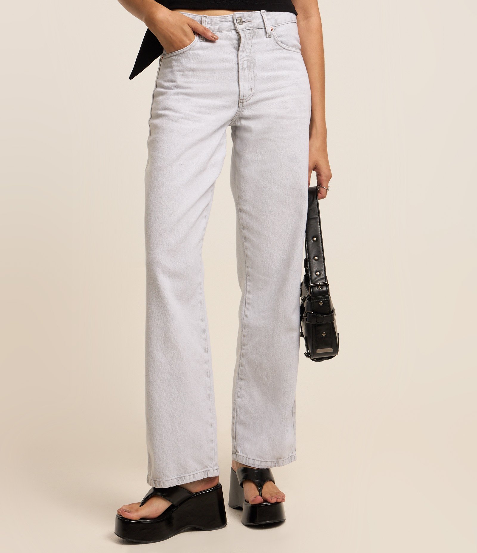 Calça Reta Comfort em Jeans com Passantes no Cós Cinza 3