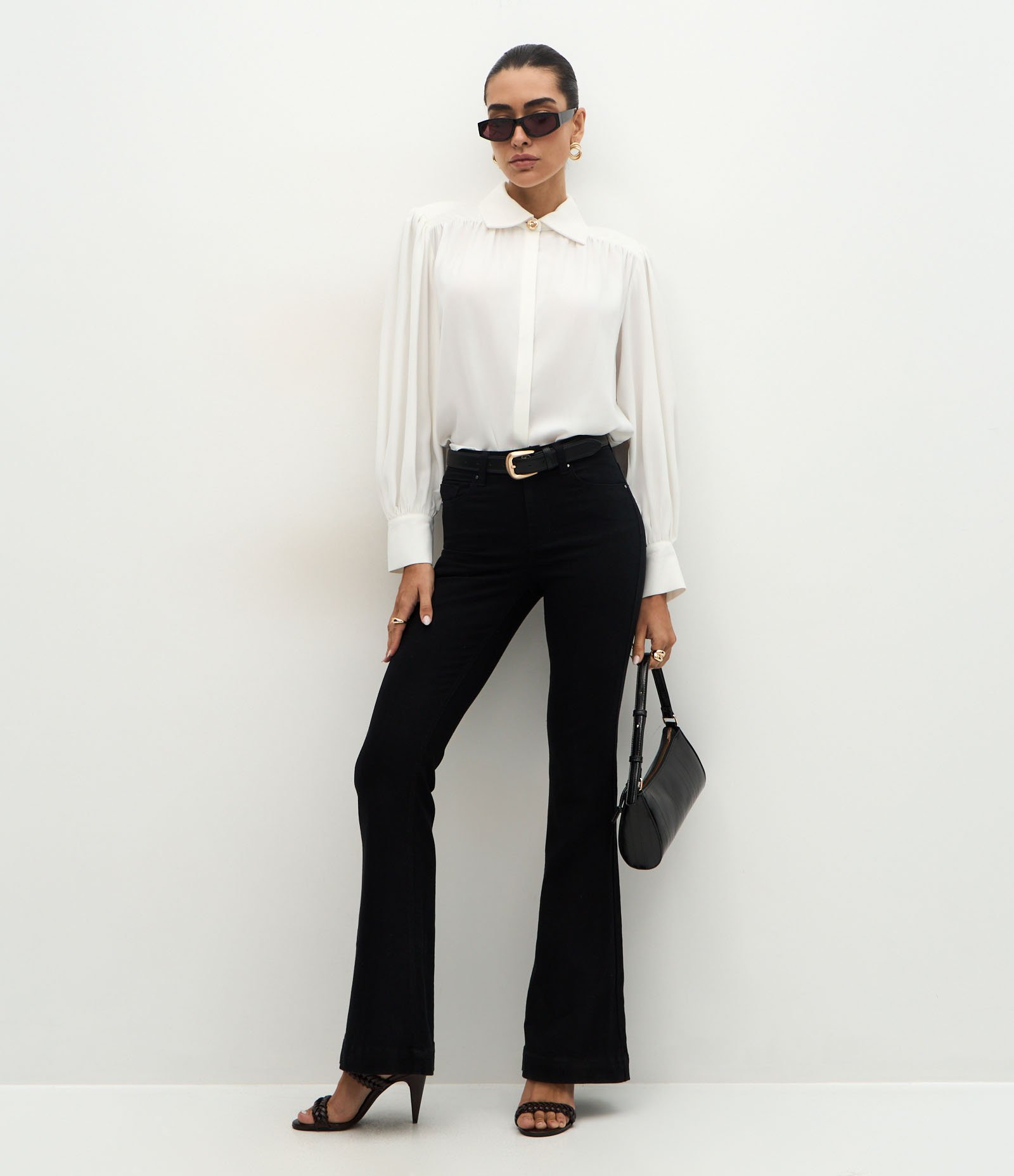 Calça Flare em Sarja com Cintura Alta Preto 1