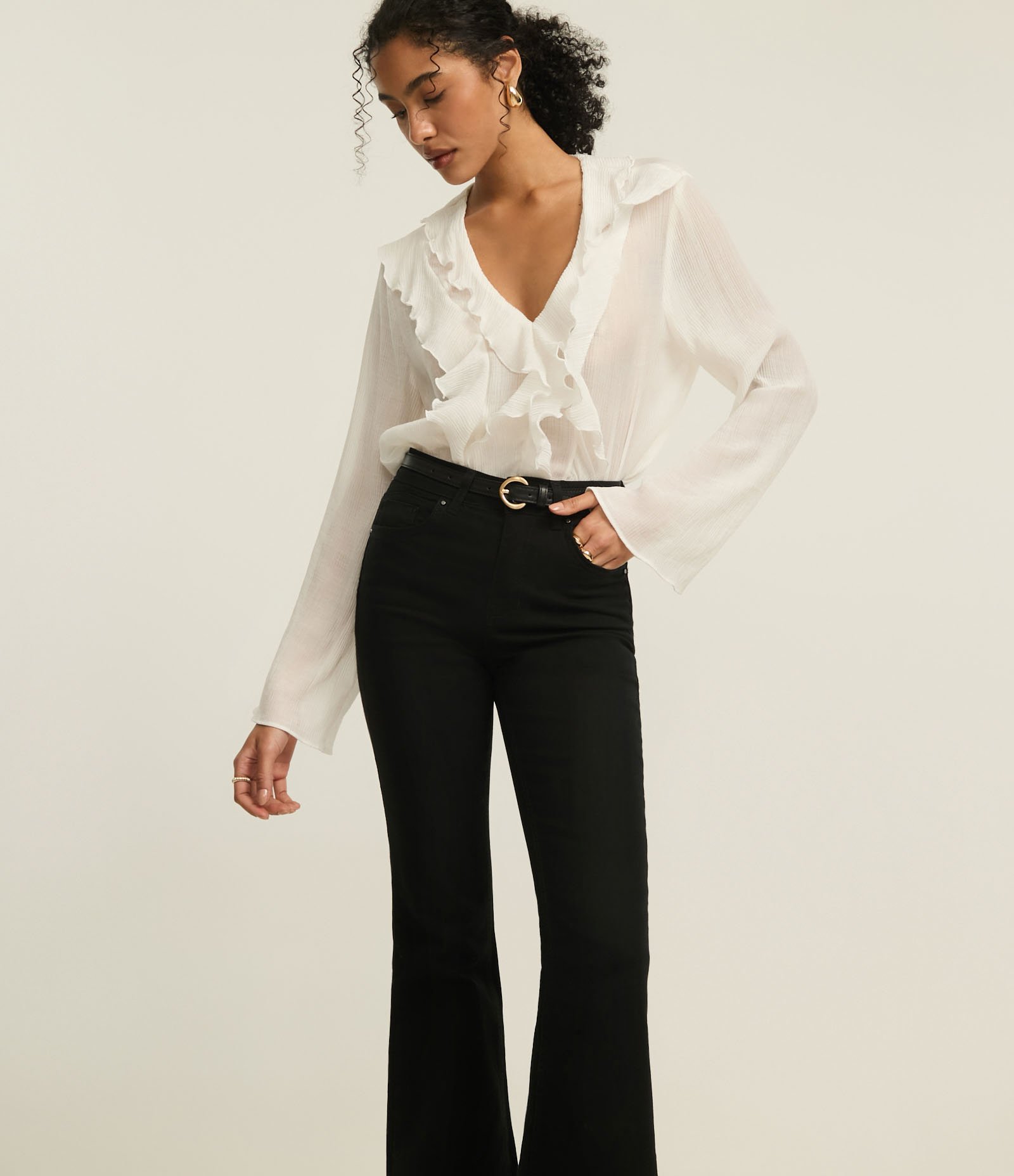 Calça Flare em Sarja com Cintura Alta Preto 2