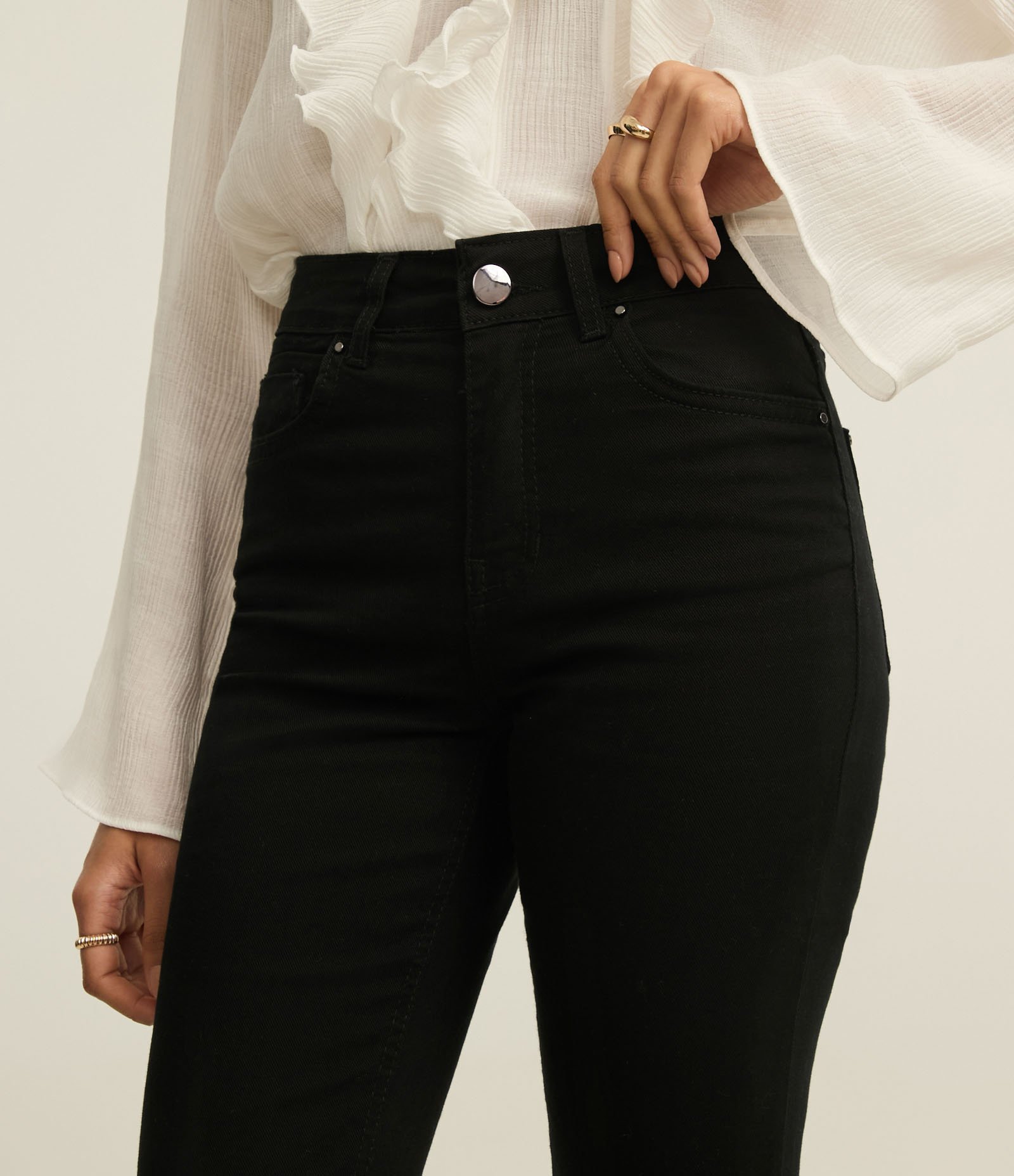 Calça Flare em Sarja com Cintura Alta Preto 4