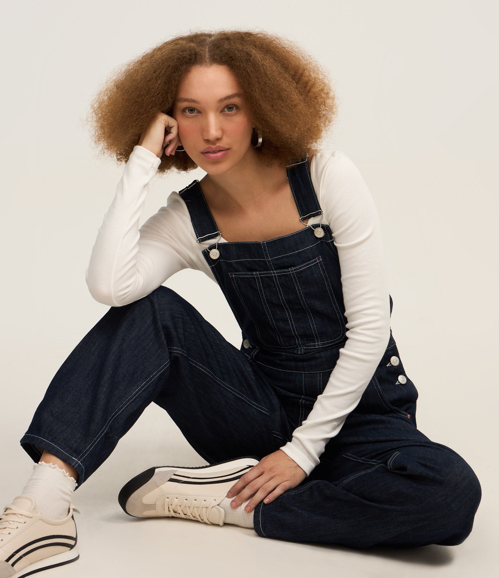 Jardineira em Jeans com Pespontos Contrastantes Azul 1