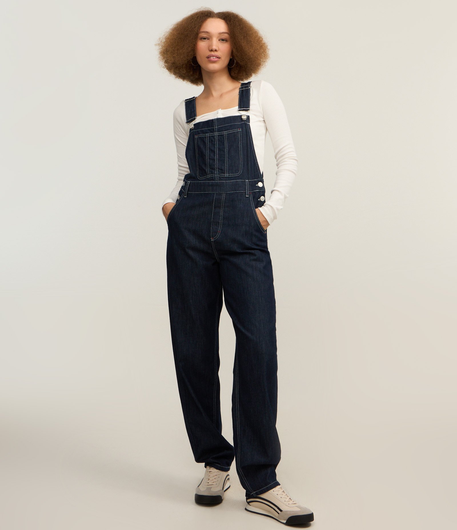 Jardineira em Jeans com Pespontos Contrastantes Azul 2