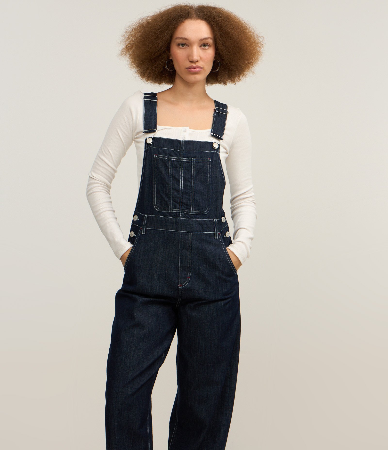 Jardineira em Jeans com Pespontos Contrastantes Azul 3