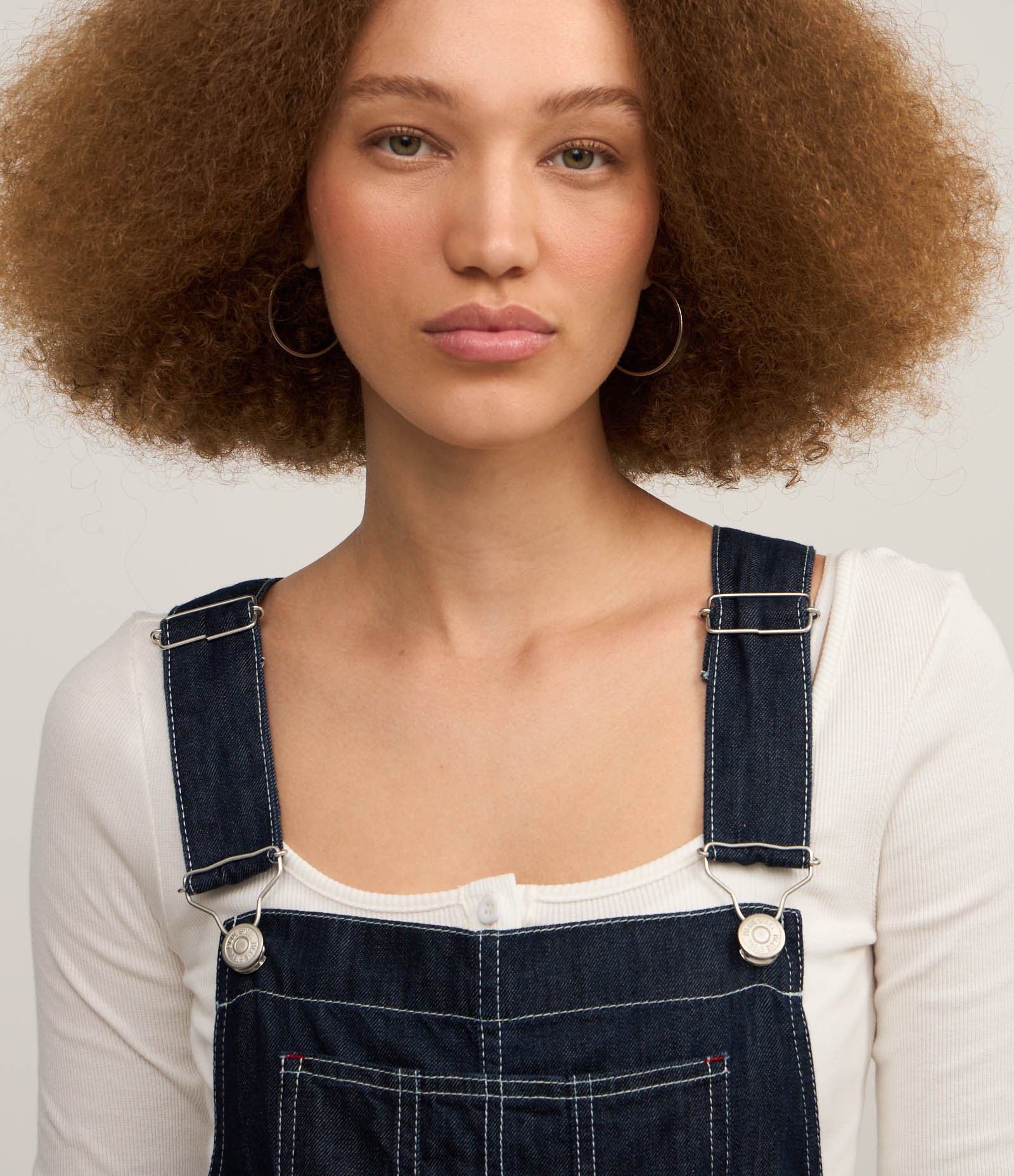 Jardineira em Jeans com Pespontos Contrastantes Azul 4