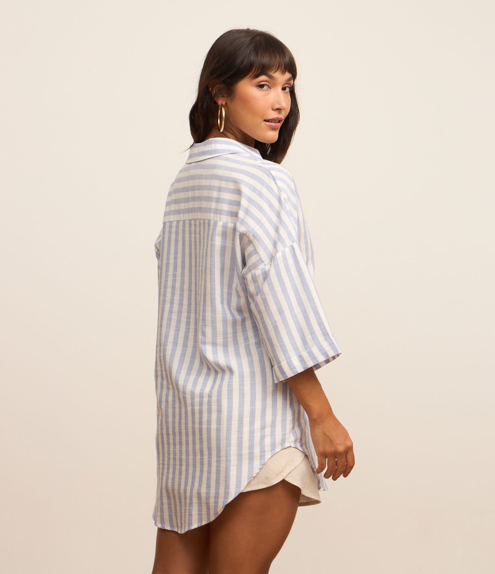 Saída de Praia Camisa em Viscose com Estampa Listrada e Gola V 2