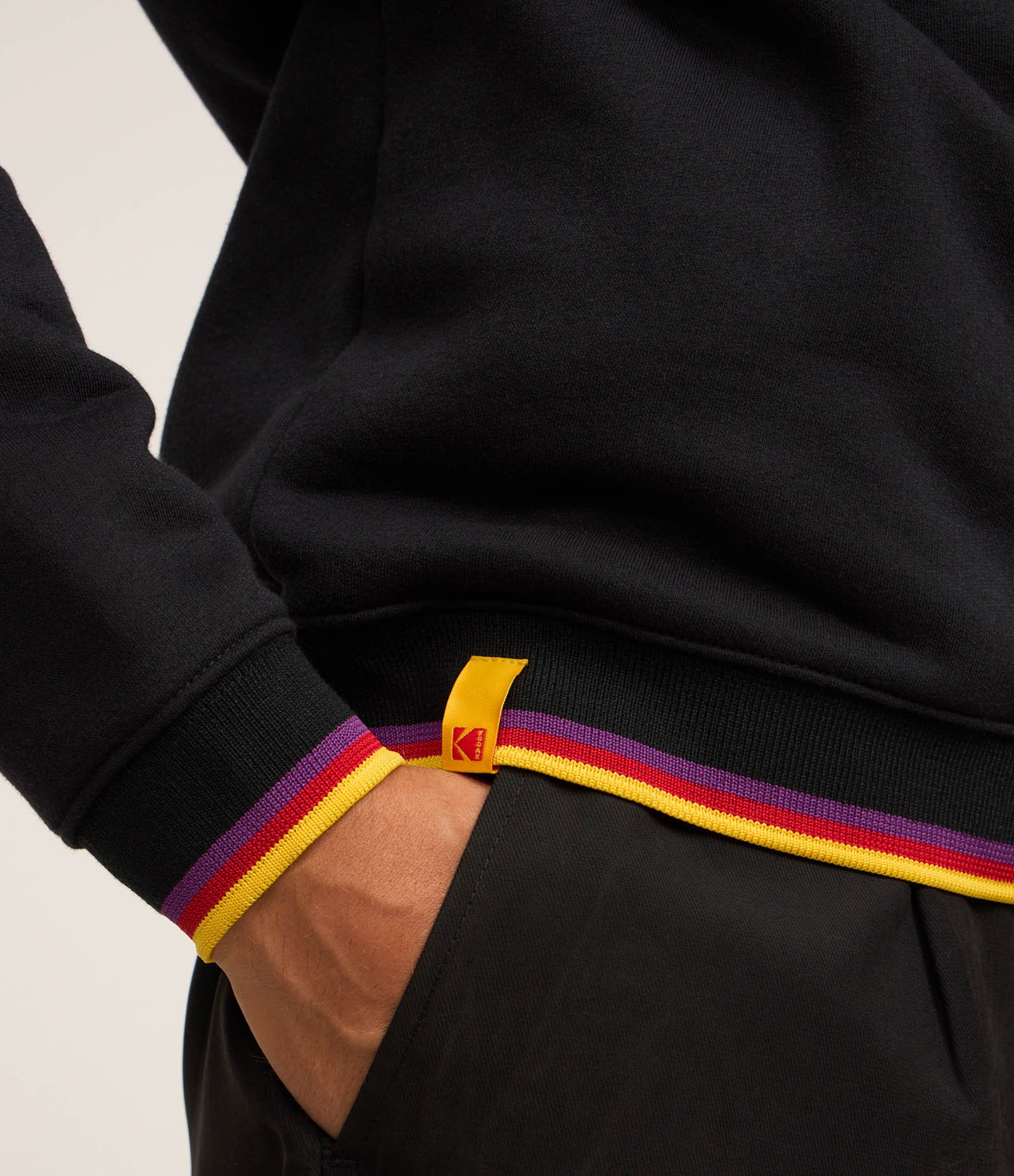 Casaco em Algodão com Estampa Kodak e Listras Contrastantes Preto 4