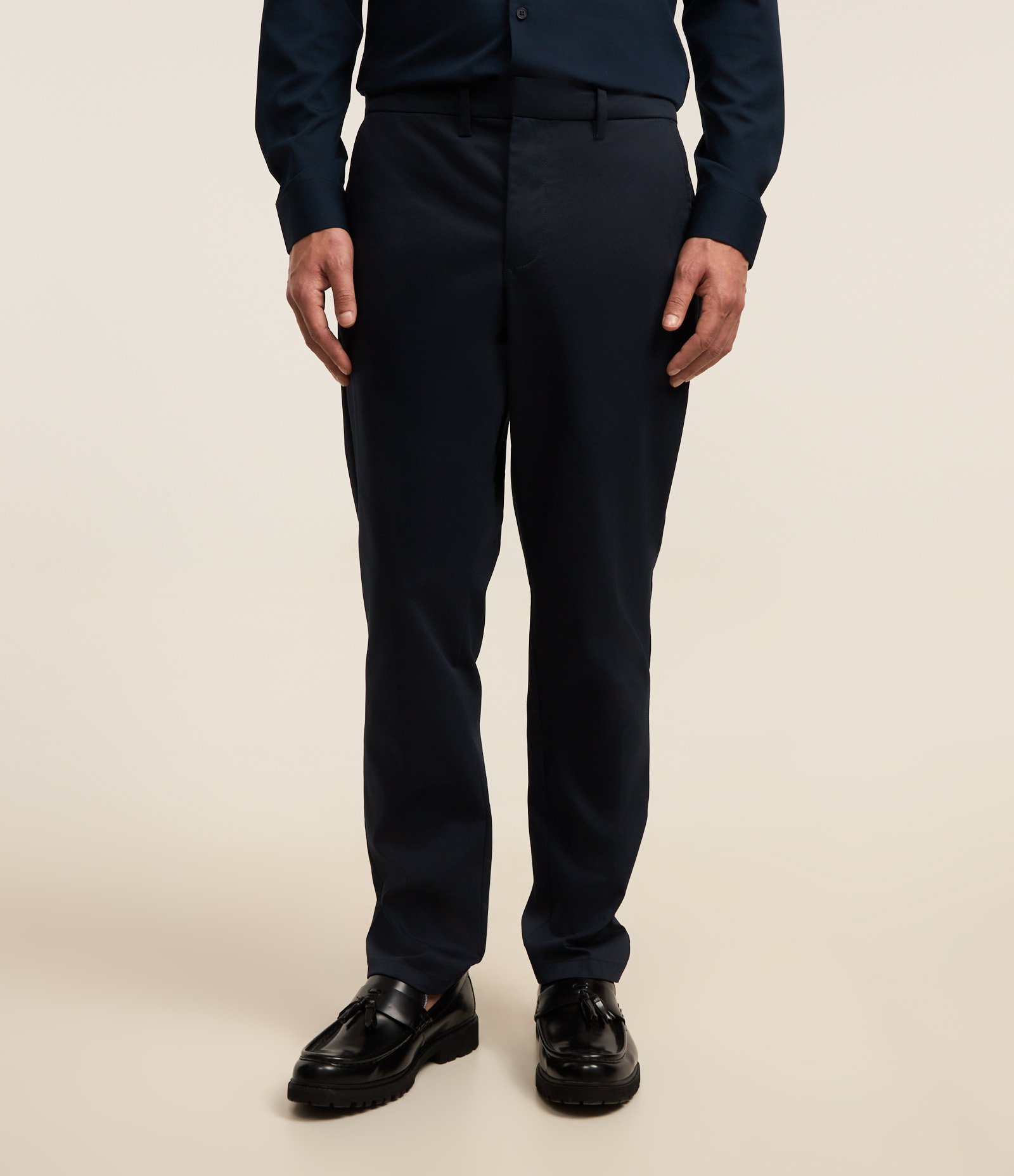 Calça Slim em Alfaiataria com Efeito Acetinado Azul 2