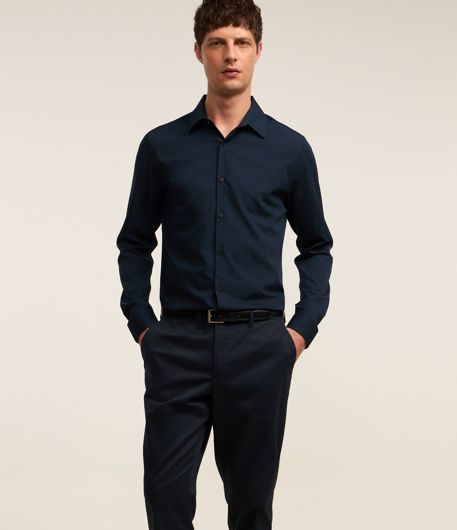 Calça Slim em Alfaiataria com Efeito Acetinado Azul 4