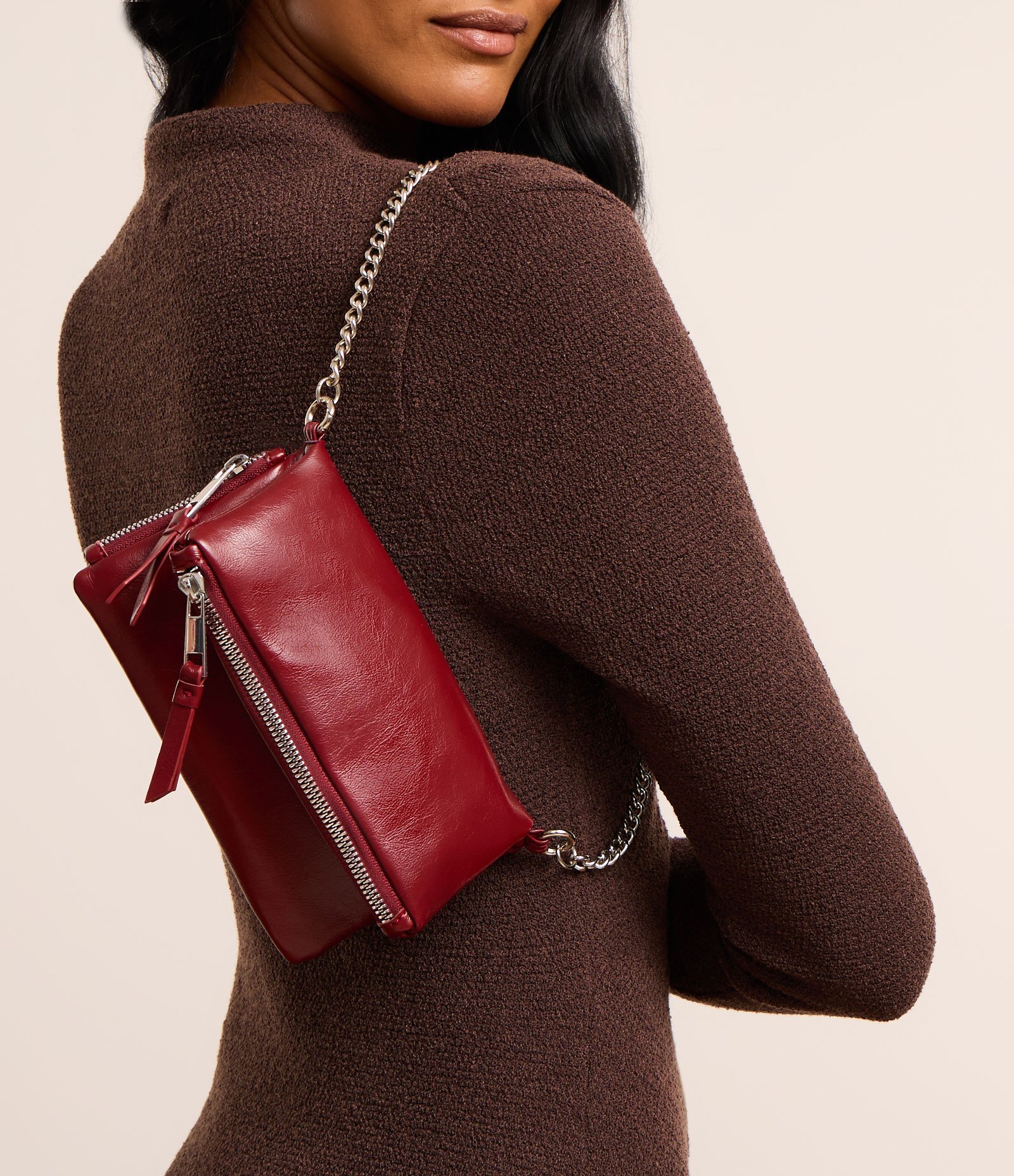 Carteira Envelope Grande com Alça em Corrente Vinho 8