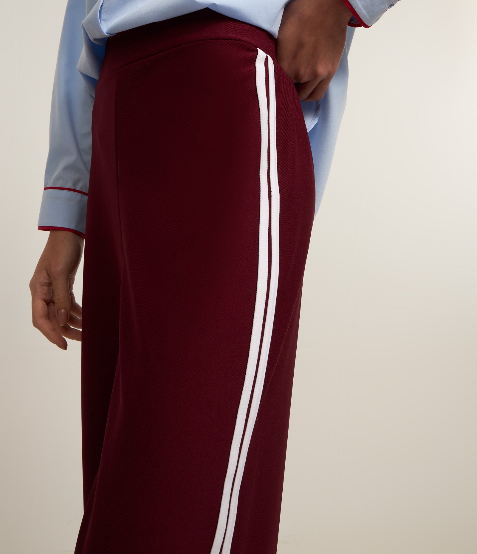 Calça Sportcore em Alfaiataria com Detalhe Lateral 5