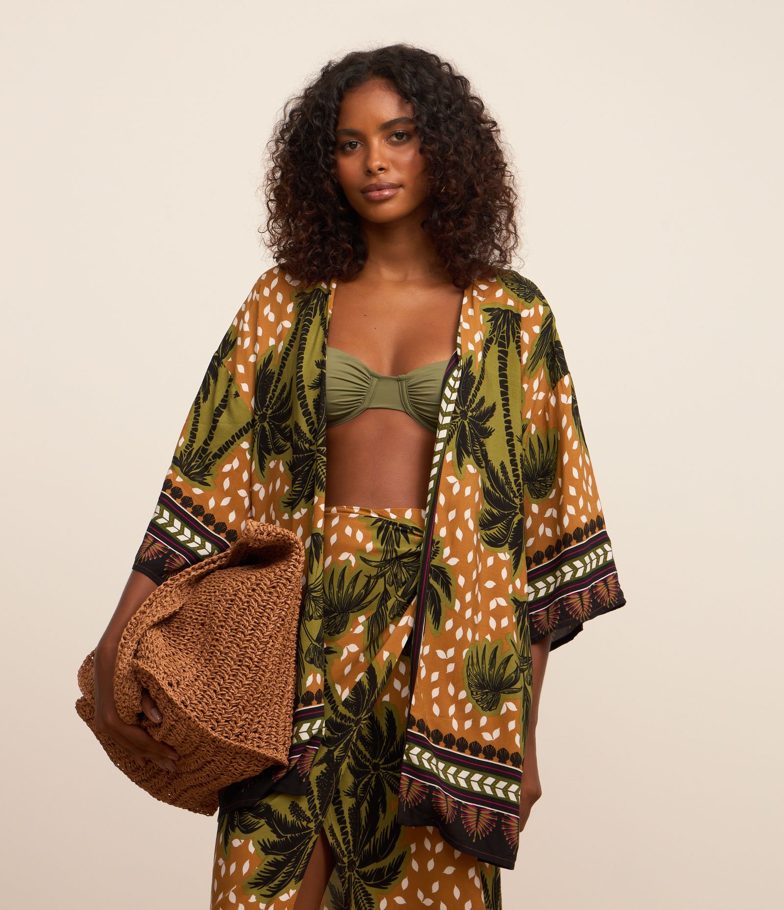 Saída de Praia Kimono em Viscose Estampada de Coqueiros Laranja/Verde 3