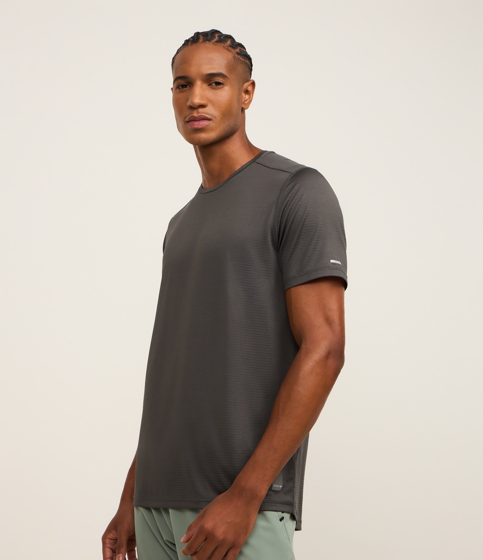 Camiseta Esportiva em Tecnologia Dry com Textura e Linha Contrasnte Cinza 1