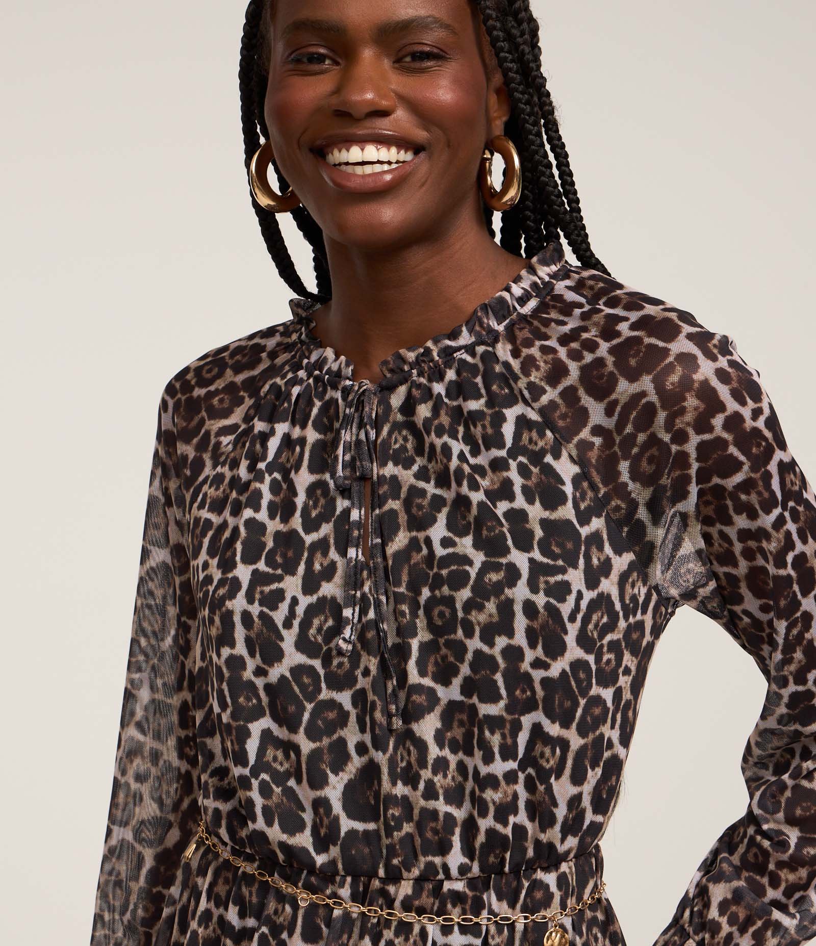 Vestido Curto em Tule com Estampa Anima Print e Babados Marrom 3