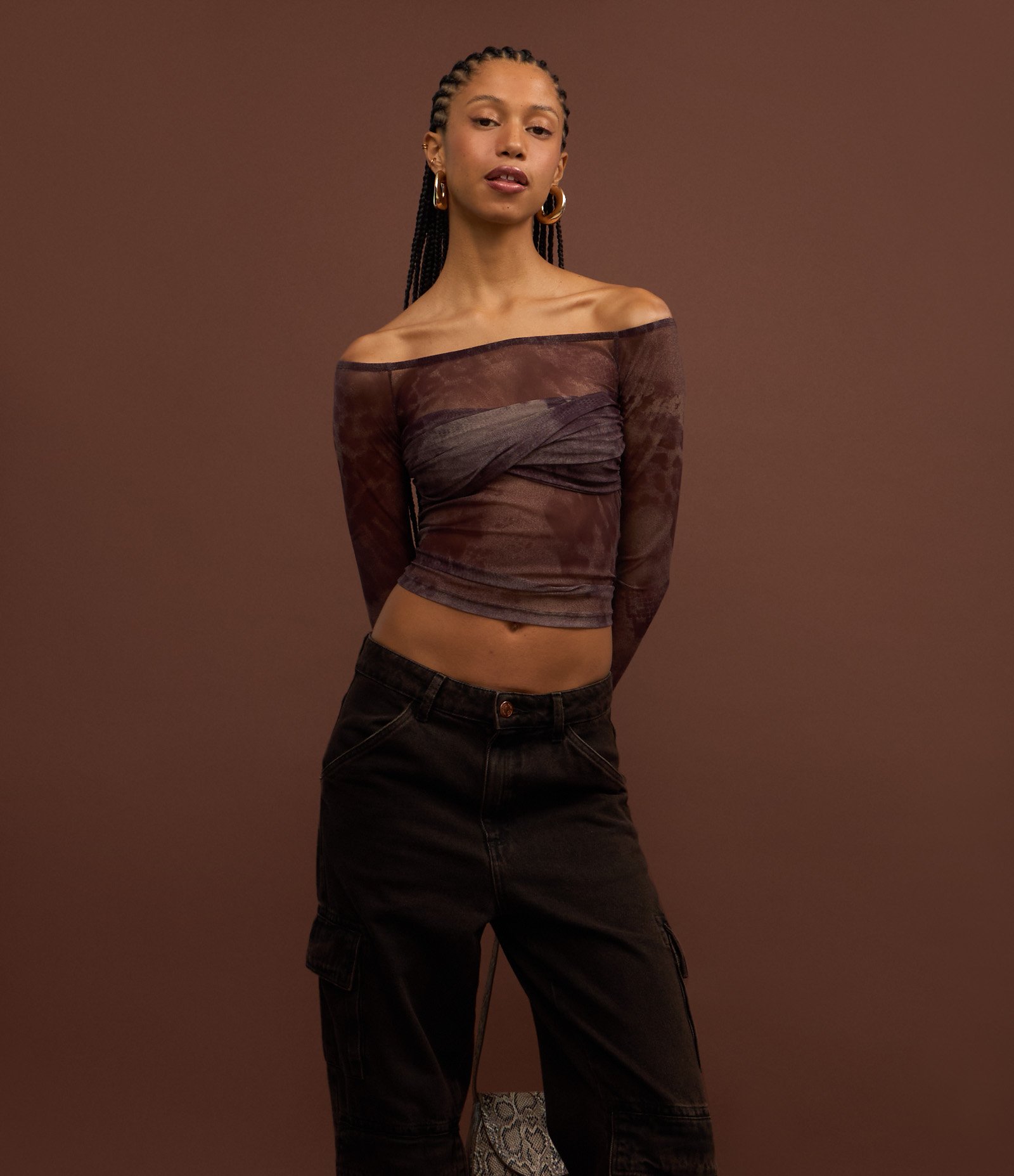 Calça Reta em Jeans com Bolso Cargo Marrom 4