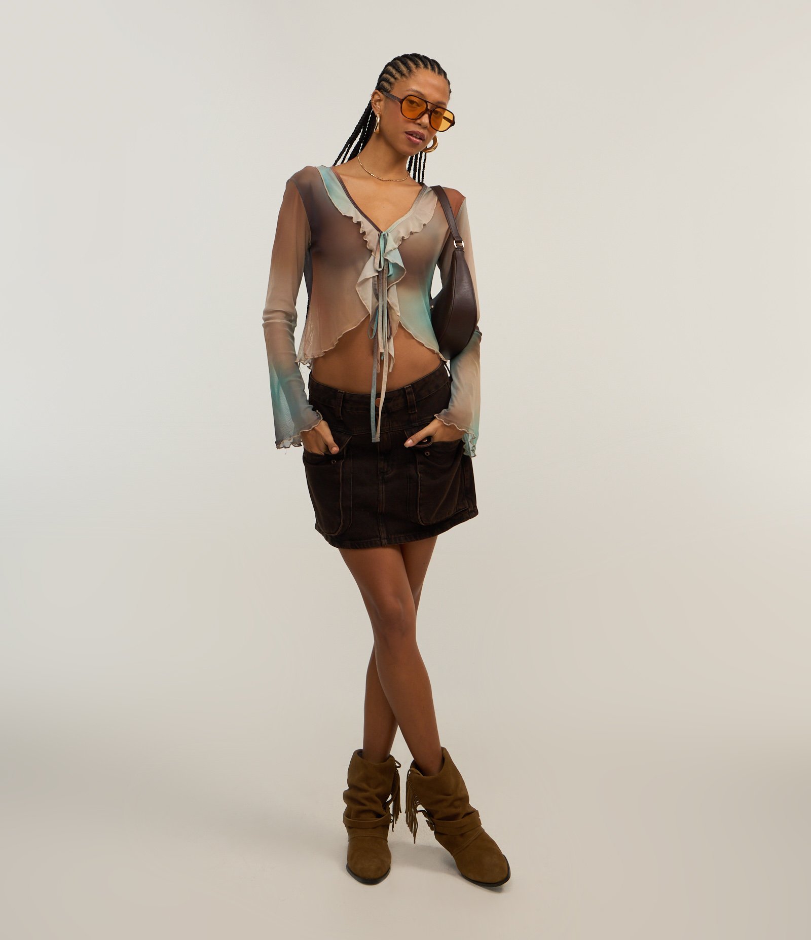 Saia Curta em Jeans com Cintura Média e Bolso Cargo Marrom 1