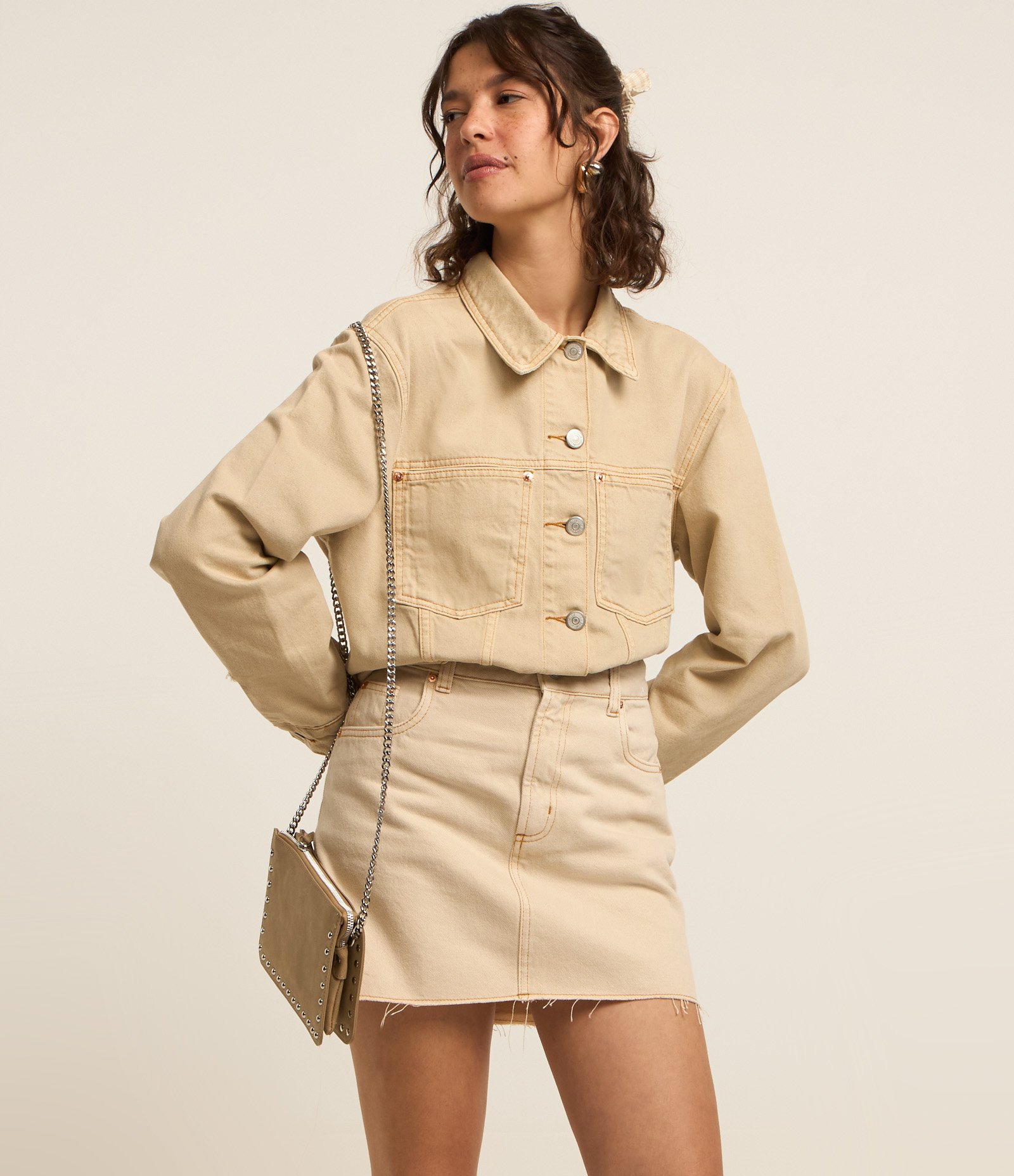 Saia Cintura Alta em Jeans com Barra a Fio Bege 2