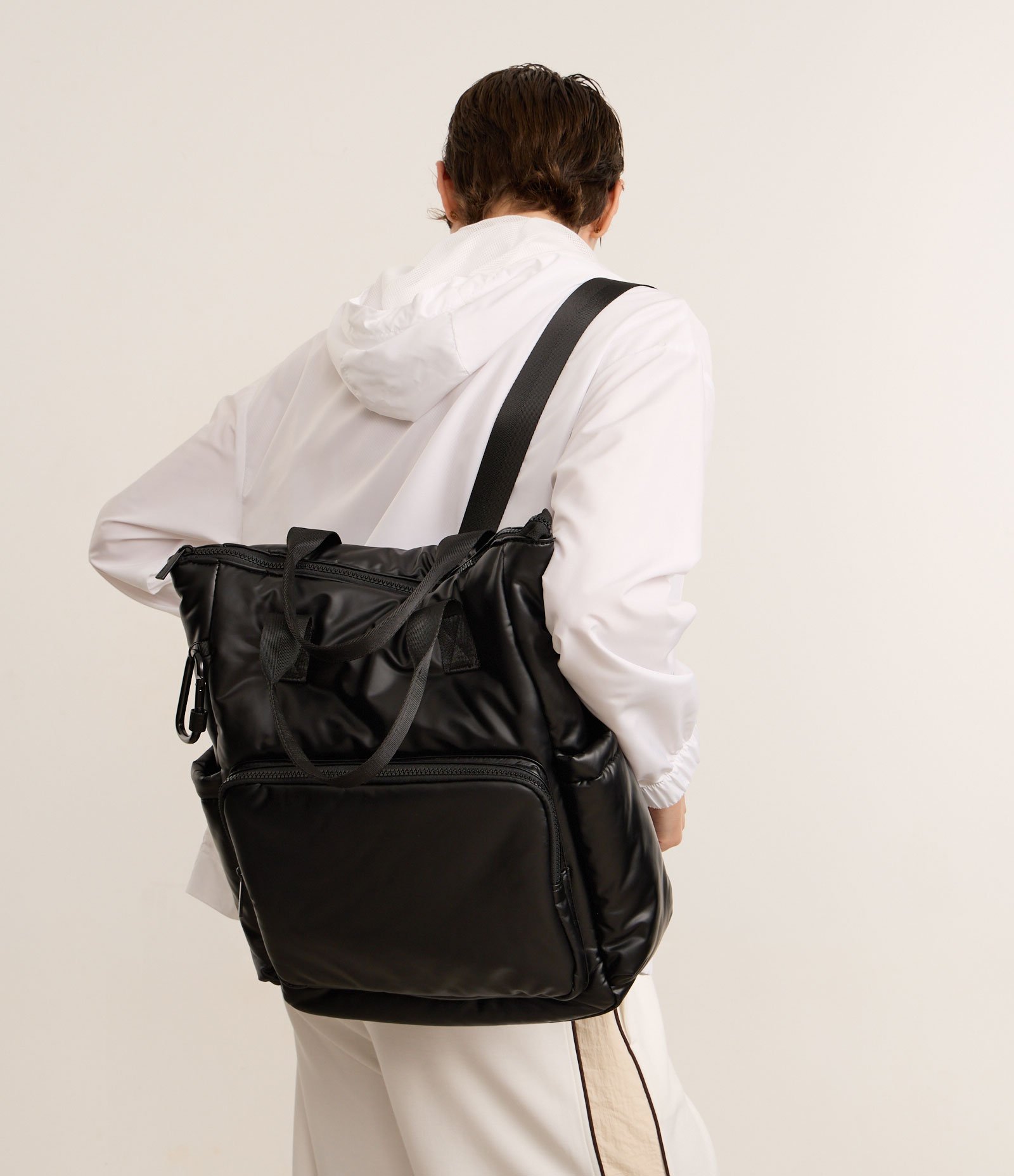 Bolsa Mochila Esportiva Grande com Bolsos Funcionais e Gorgurão Preto 8