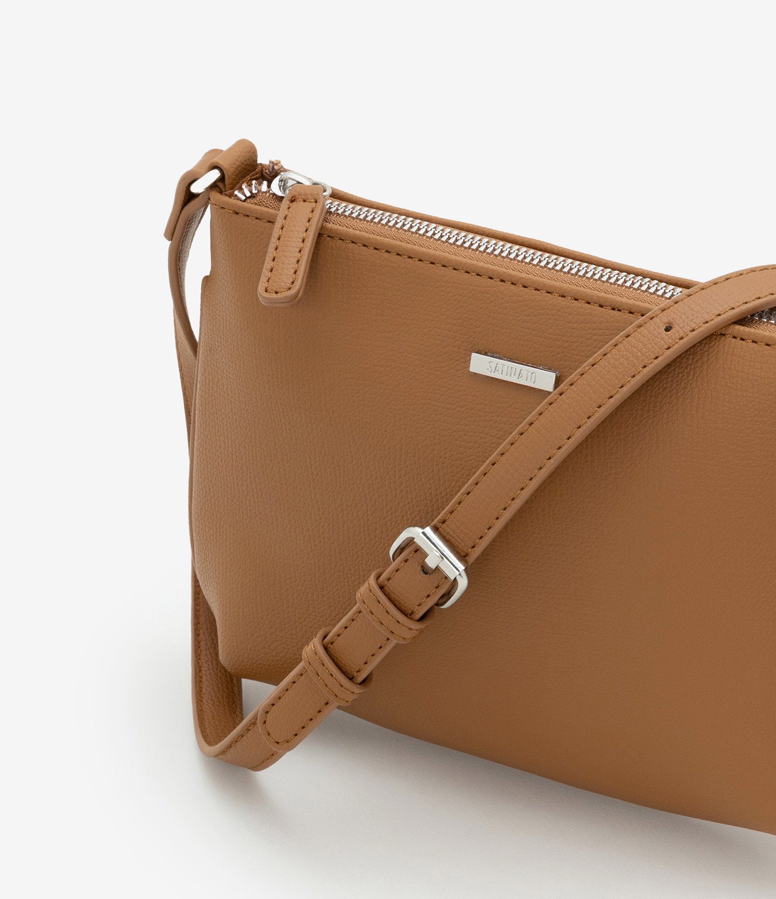 Bolsa Pequena em PU com Alça Transversal e Fechamento em Zíper Marrom 5