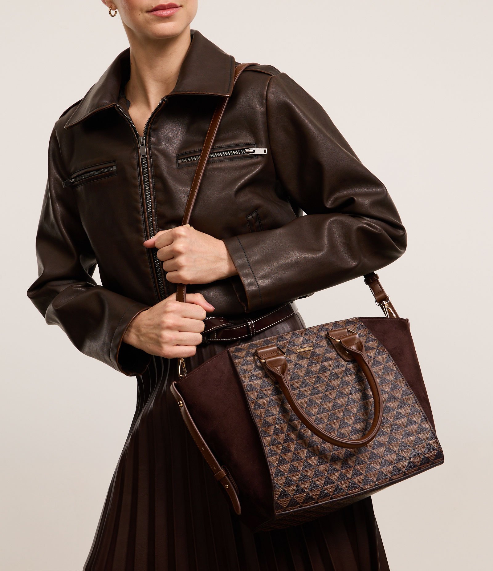 Bolsa Satchel Grande em PU com Duas Alças Marrom 8