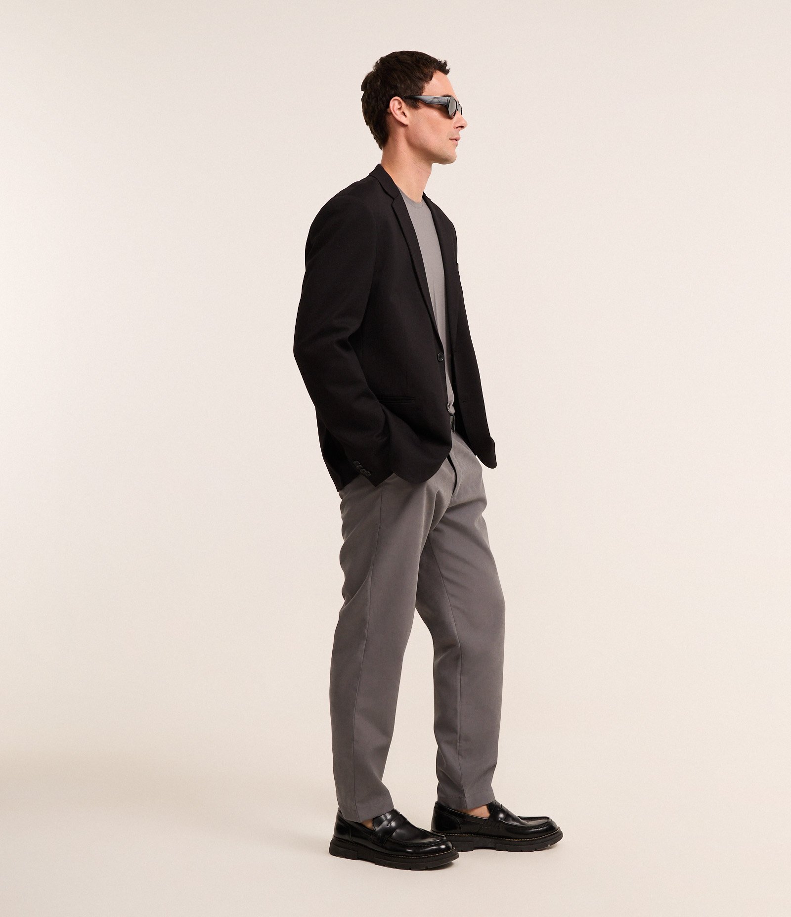 Camiseta Regular Performance com Gola Redonda Cinza 4