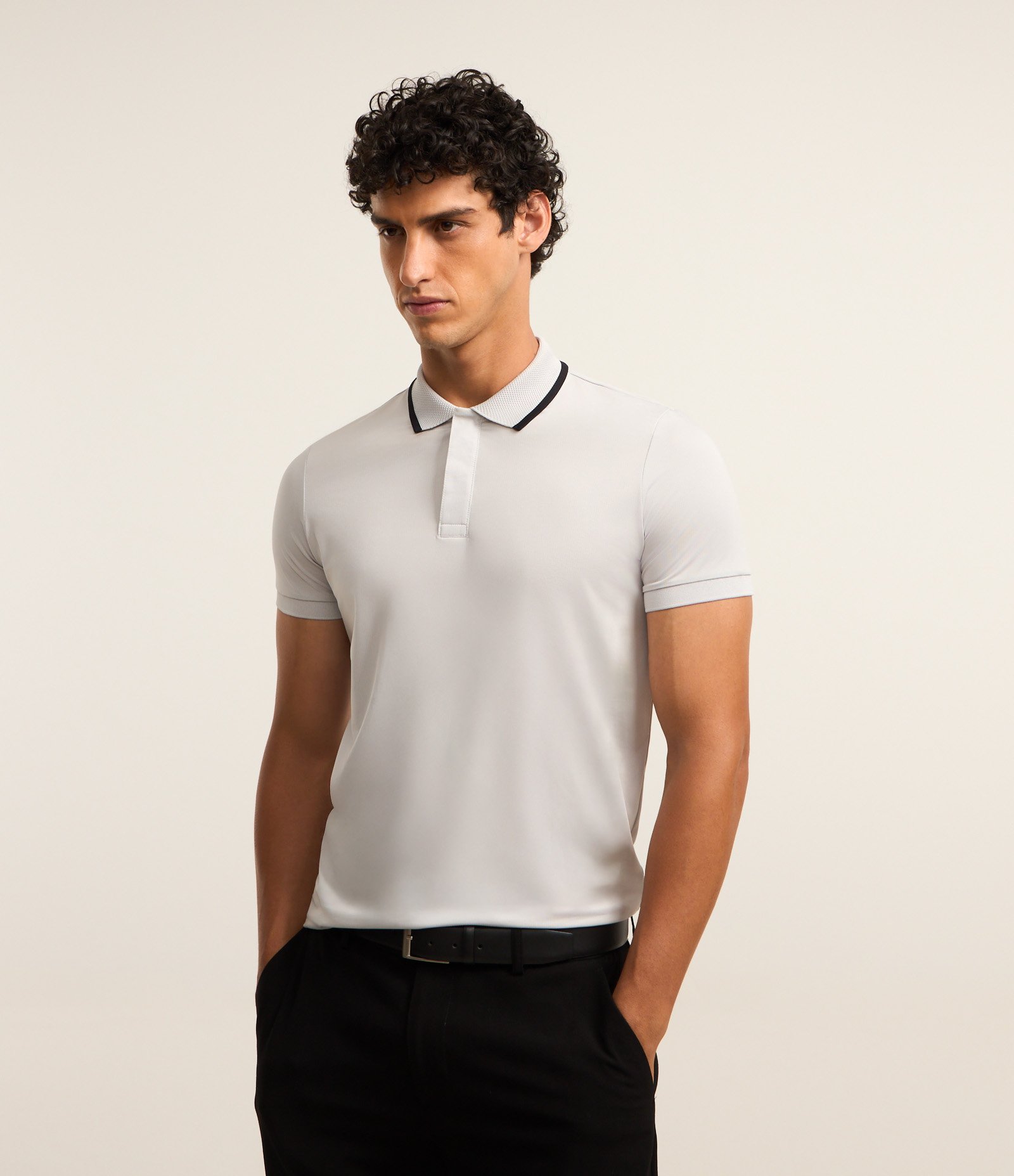 Camisa Polo em Tecnologia Dry com Toque Gelado Cinza Claro 1