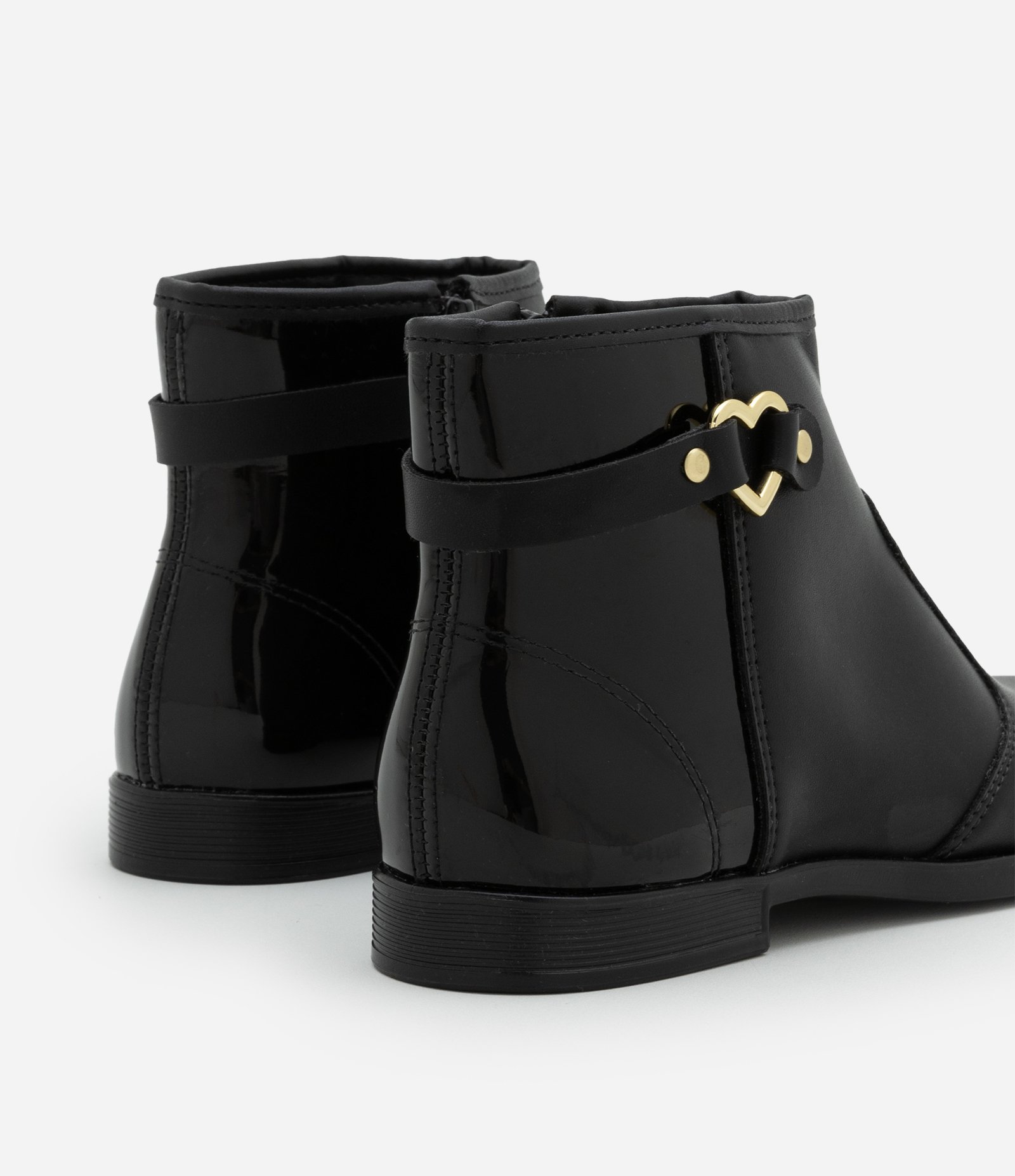 Bota Infantil em PU com Fivela de Coração Molekinha - Tam 26 a 36 Preto 2