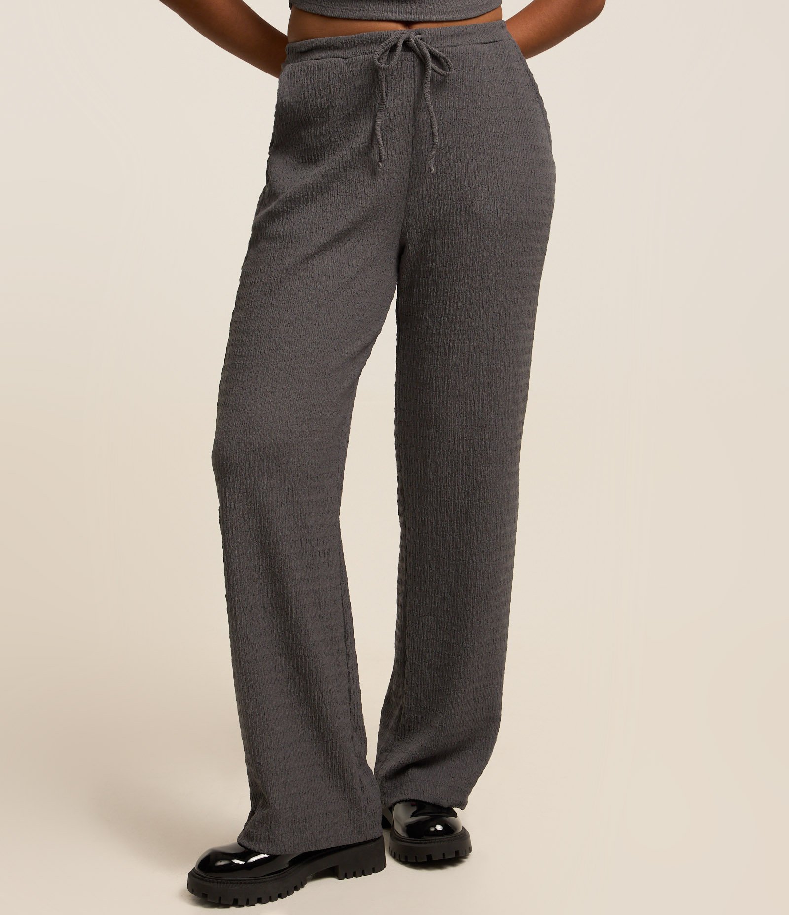 Calça Reta com Textura e Cós Elástico Cinza 3