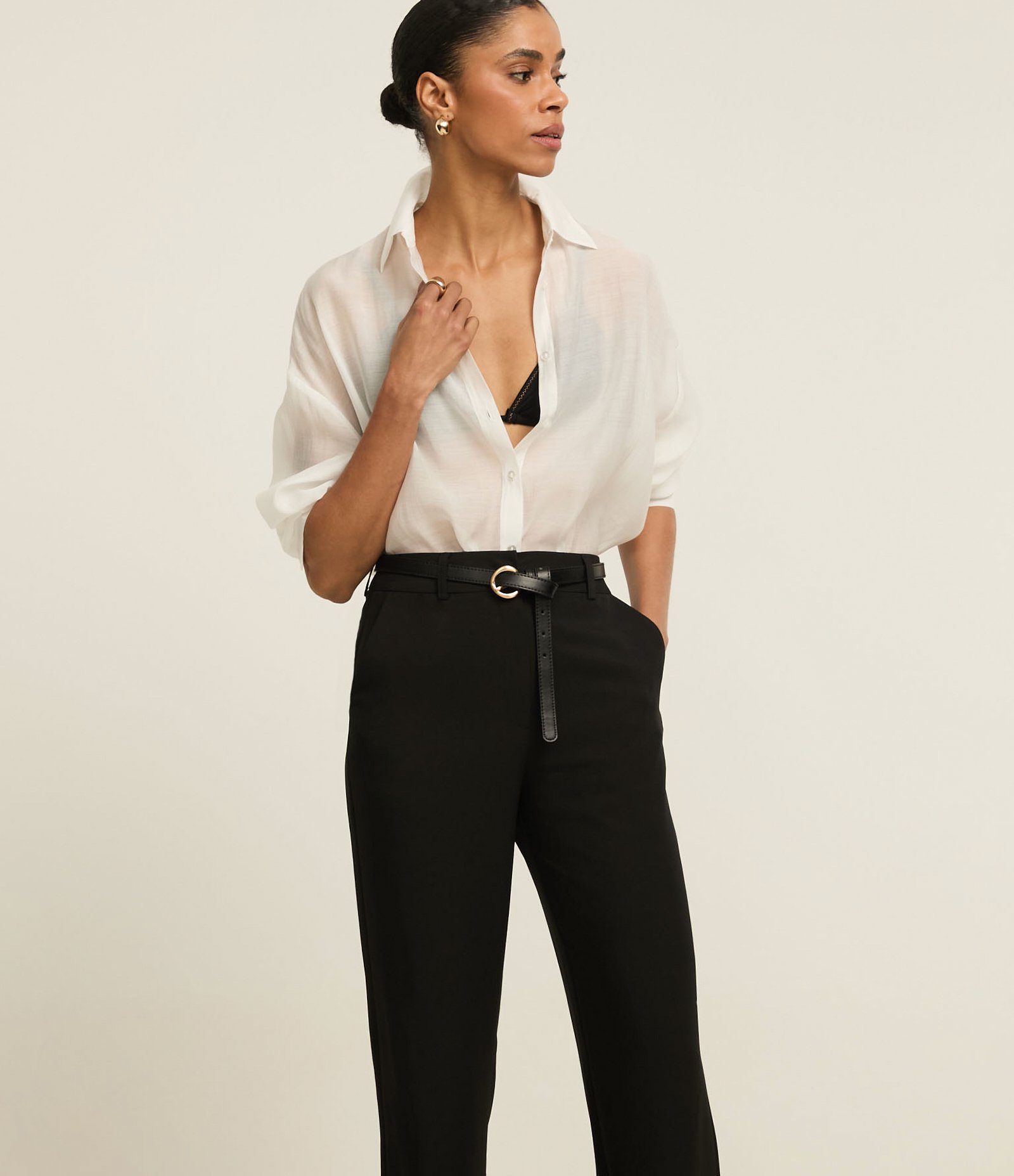 Calça Reta Alfaiatada com Ganchinho no Cós Preto 2