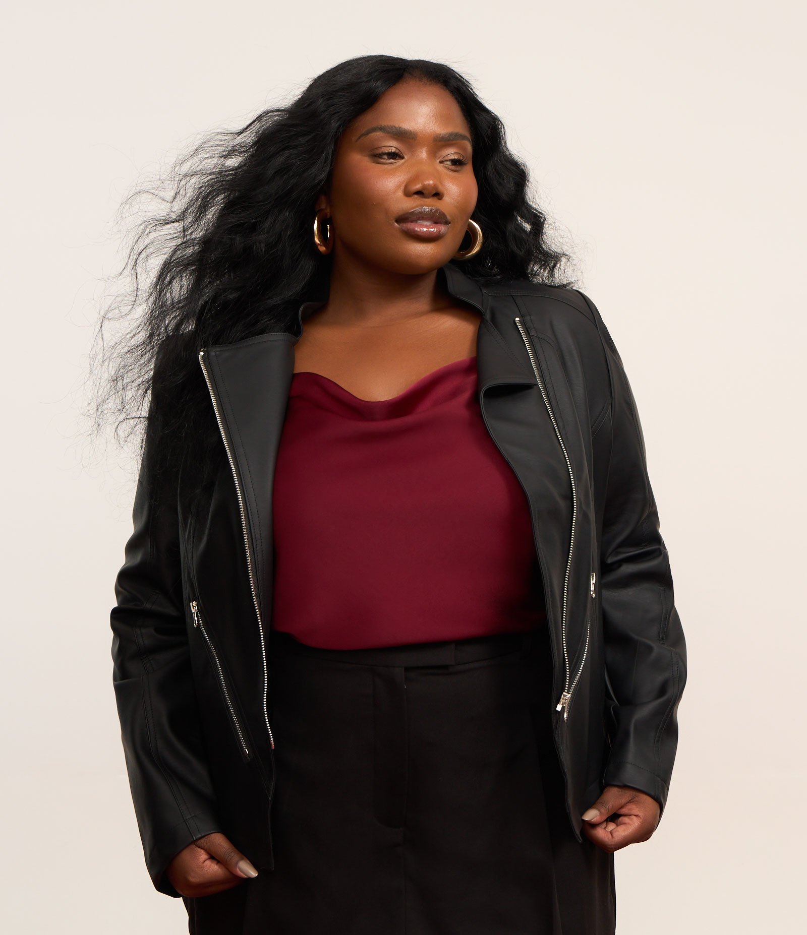 Jaqueta em Pu com Recortes Assimétricos Curve & Plus Size Preto 1