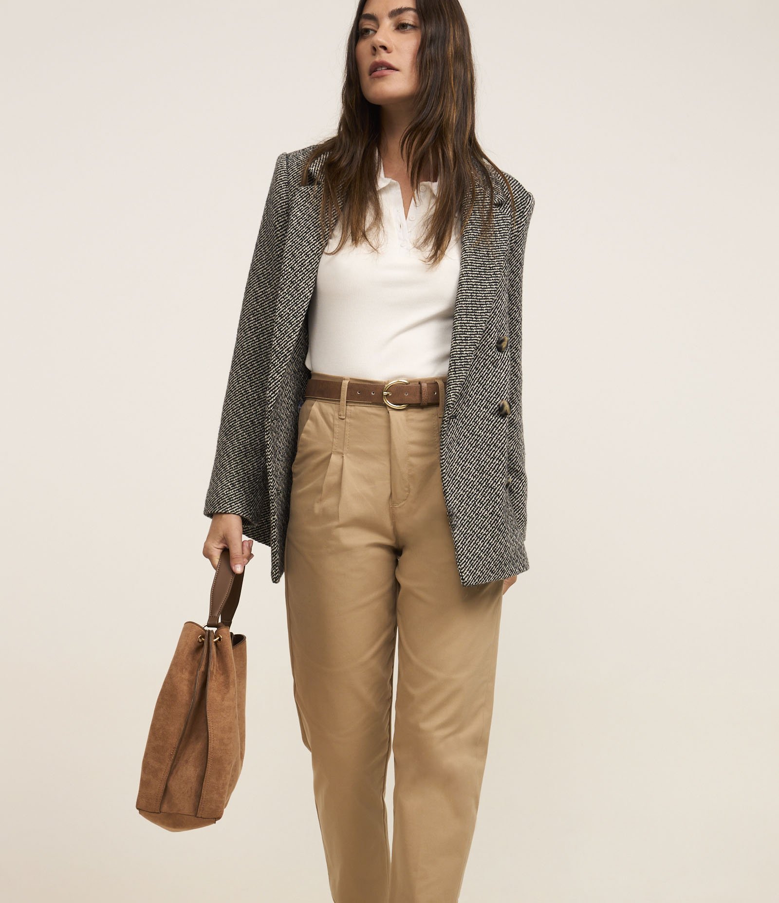 Calça Mom Jeans com Pregas Bege 2