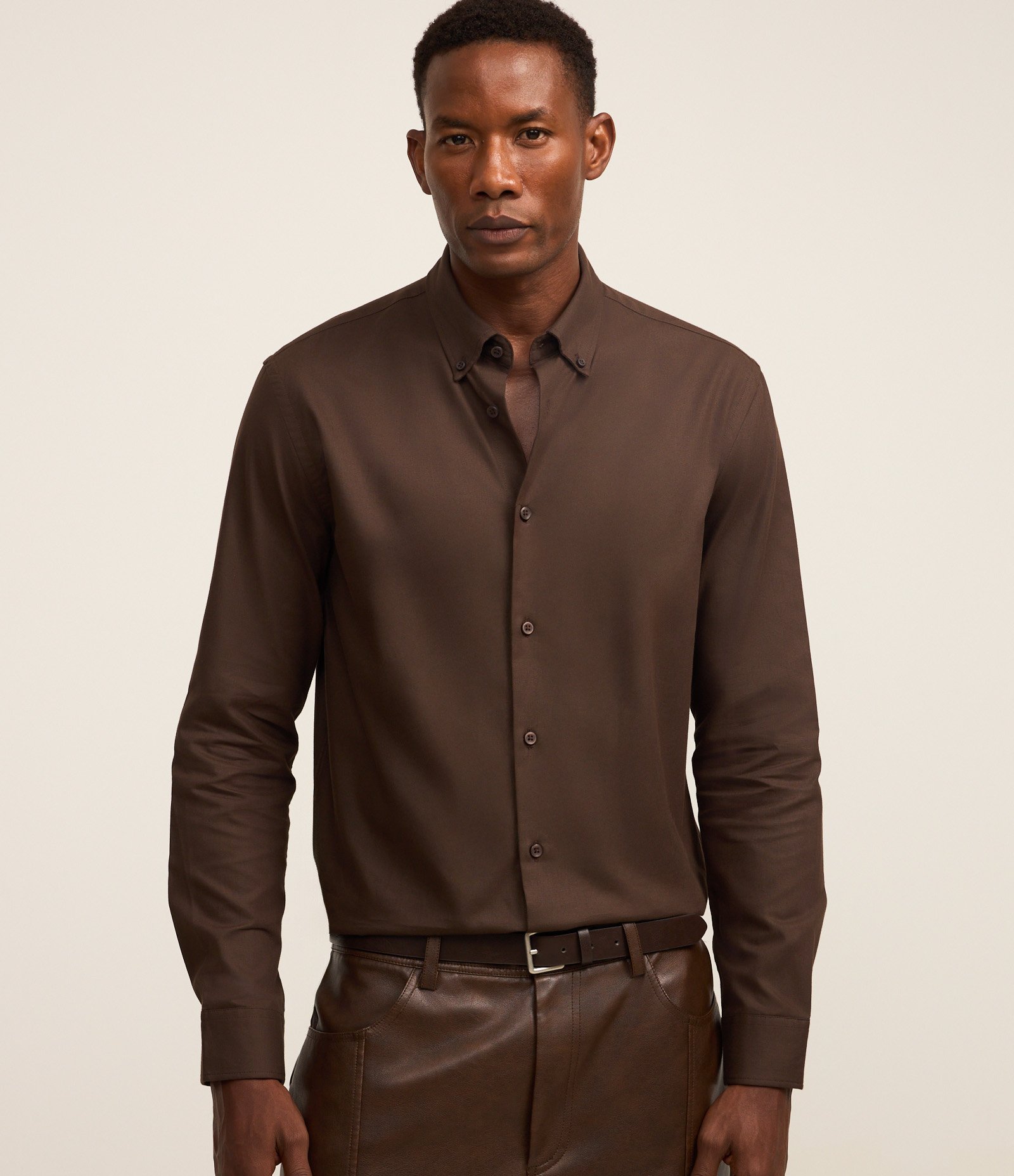 Camisa Regular Básica em Oxford Marrom 1