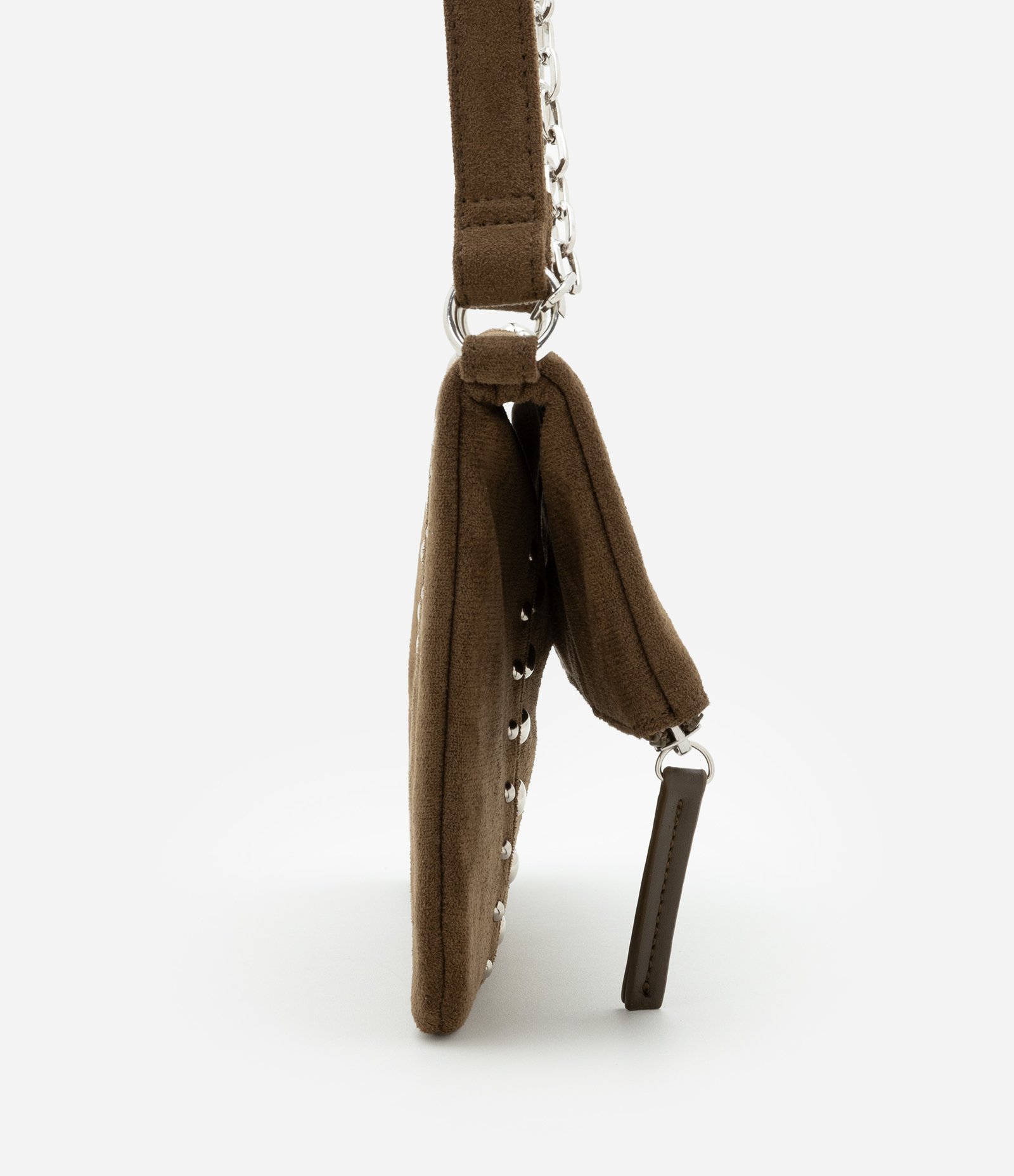 Bolsa Envelope Média com Alça Corrente e Tachinhas Aplicadas Marrom 2