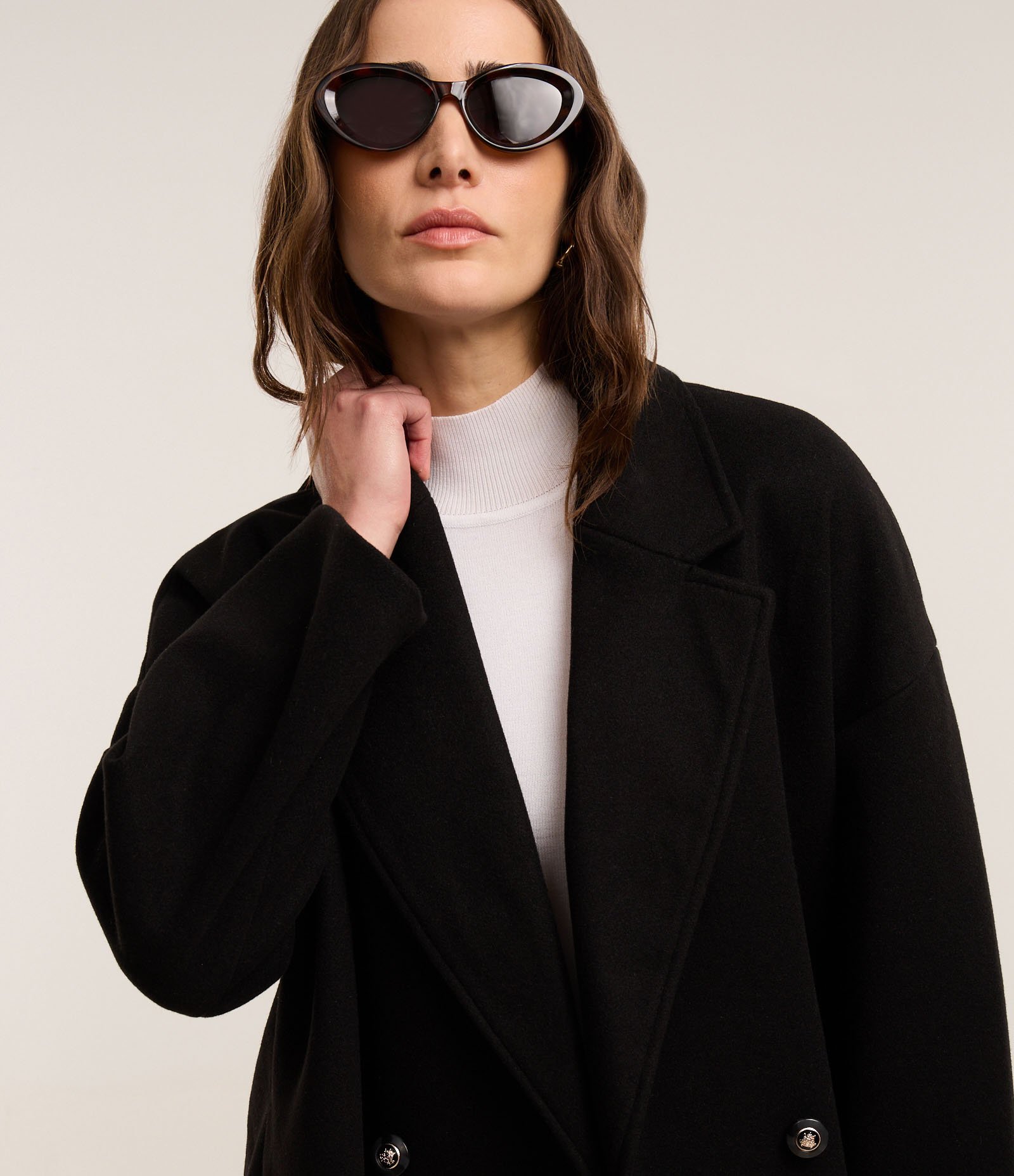 Casaco Oversized em Polivelour com Transpasse com Botões Preto 3