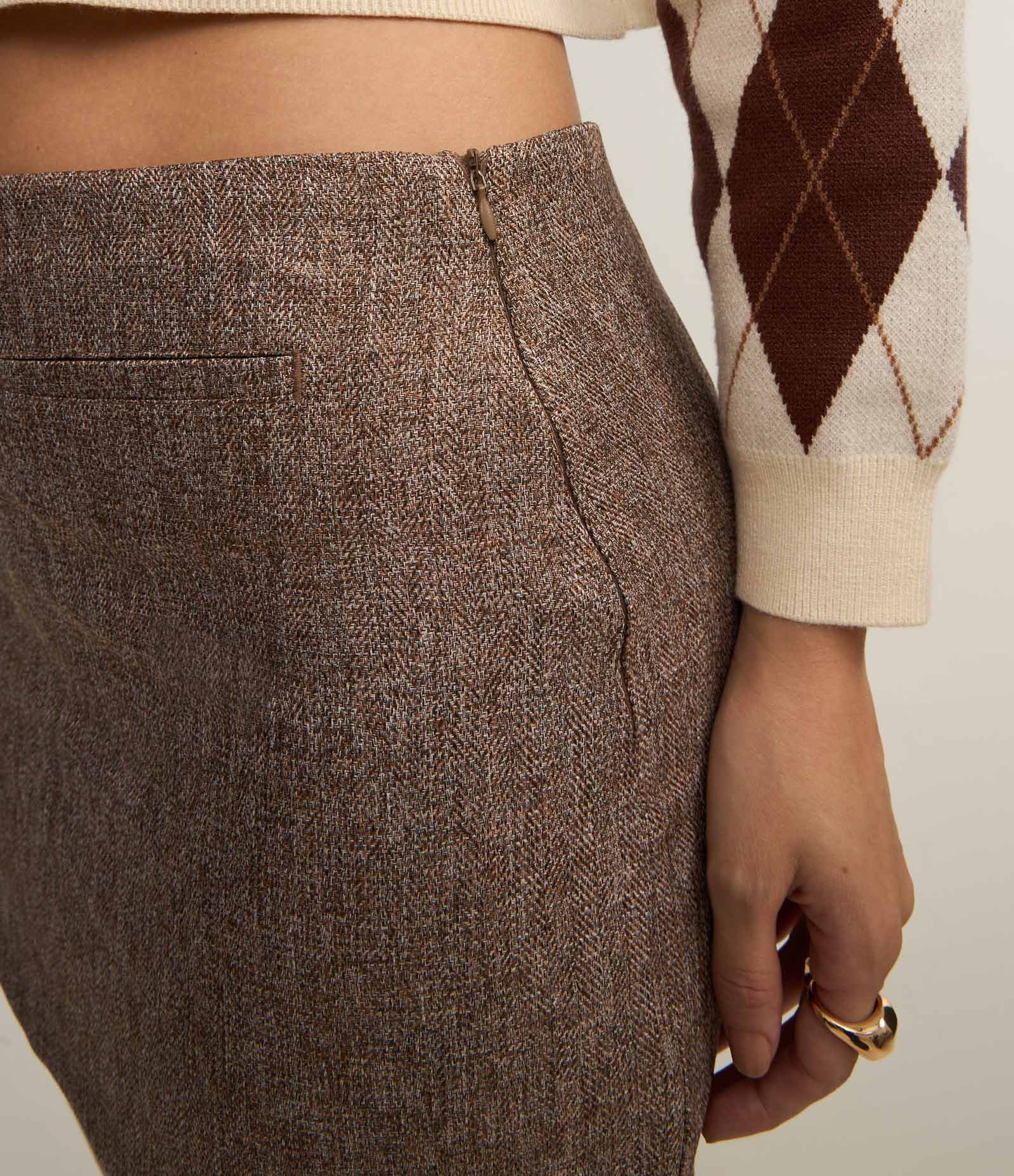 Saia Curta em Alfaiataria com Textura Marrom 4