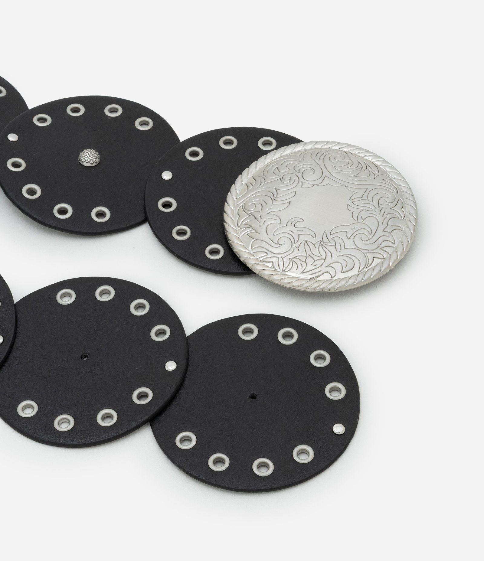 Cinto Largo de Discos e Tachas com Fivela de Níquel Escovado Preto 2