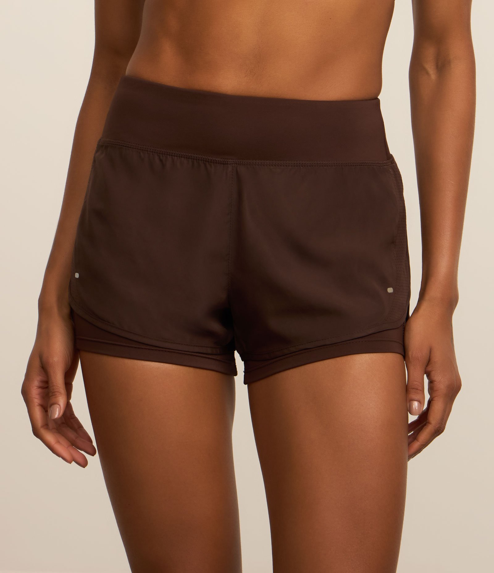 Bermuda Runner Esportiva em Microfibra com Bolso Funcional Marrom 2