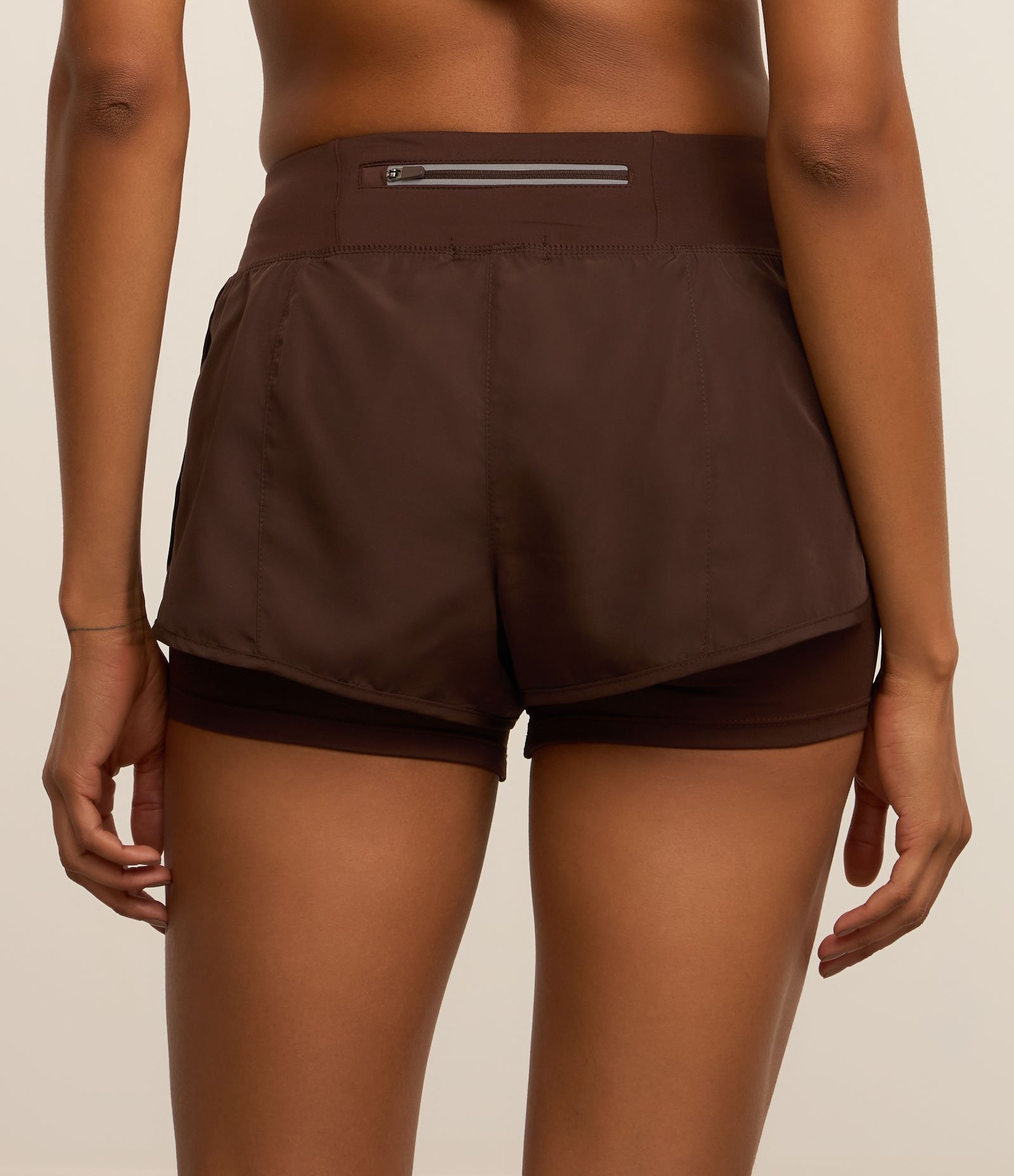 Bermuda Runner Esportiva em Microfibra com Bolso Funcional Marrom 3